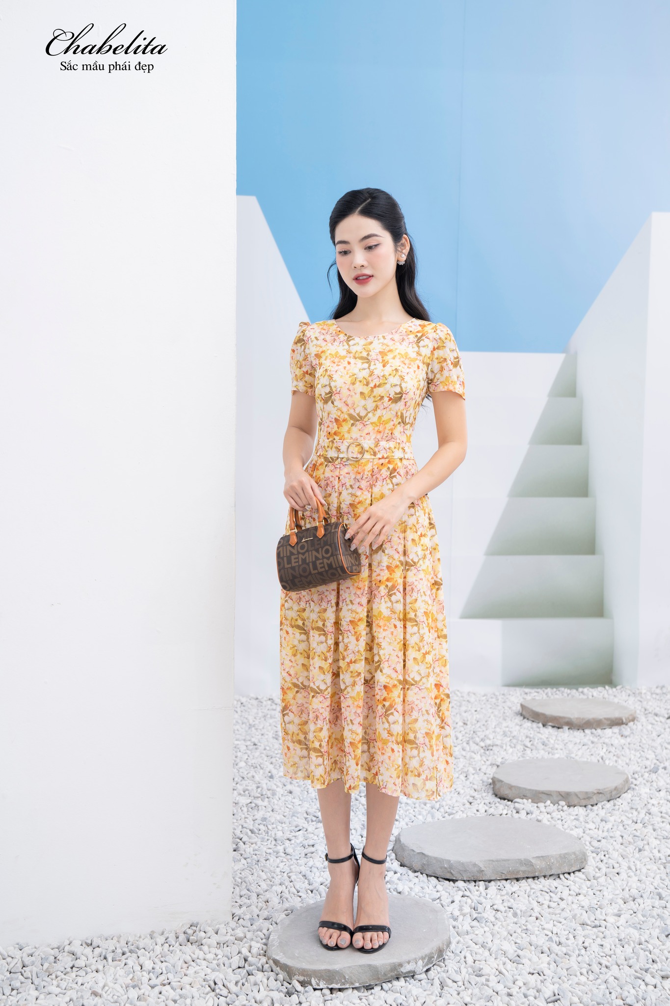 Đầm đai eo màu vàng