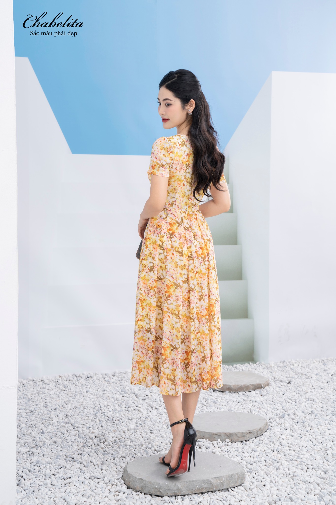 Đầm đai eo màu vàng