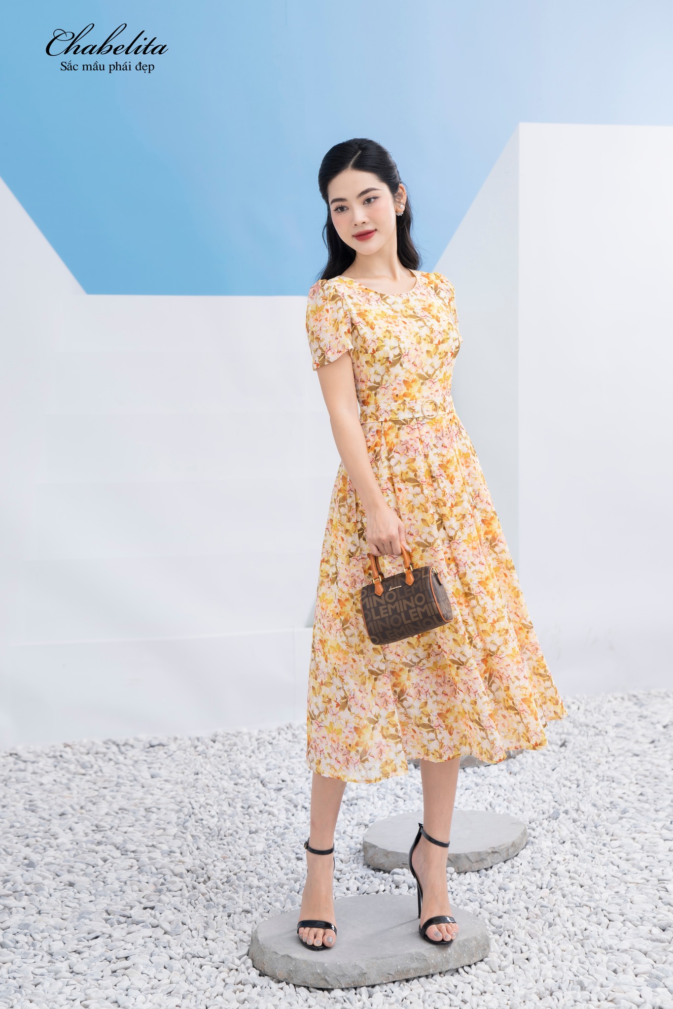 Đầm đai eo màu vàng