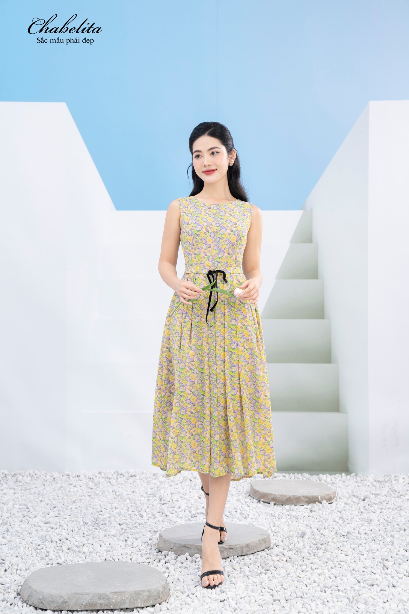 Đầm sát nách dây eo hoa vàng