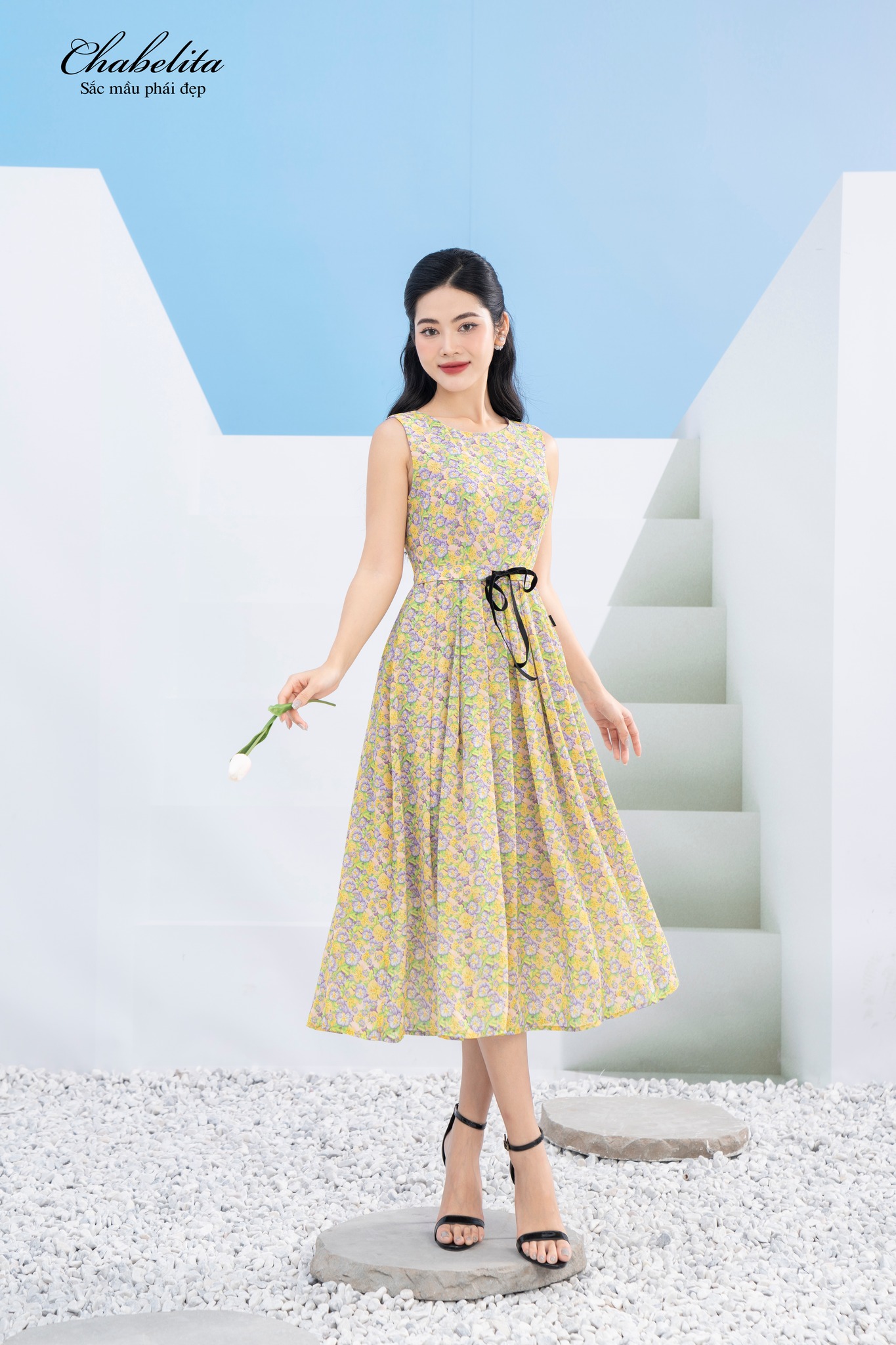 Đầm sát nách dây eo hoa vàng