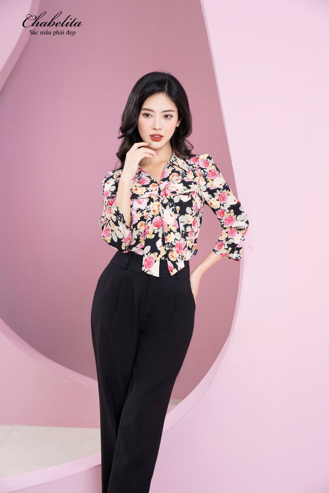 Sơ mi cổ nơ hoa màu hồng