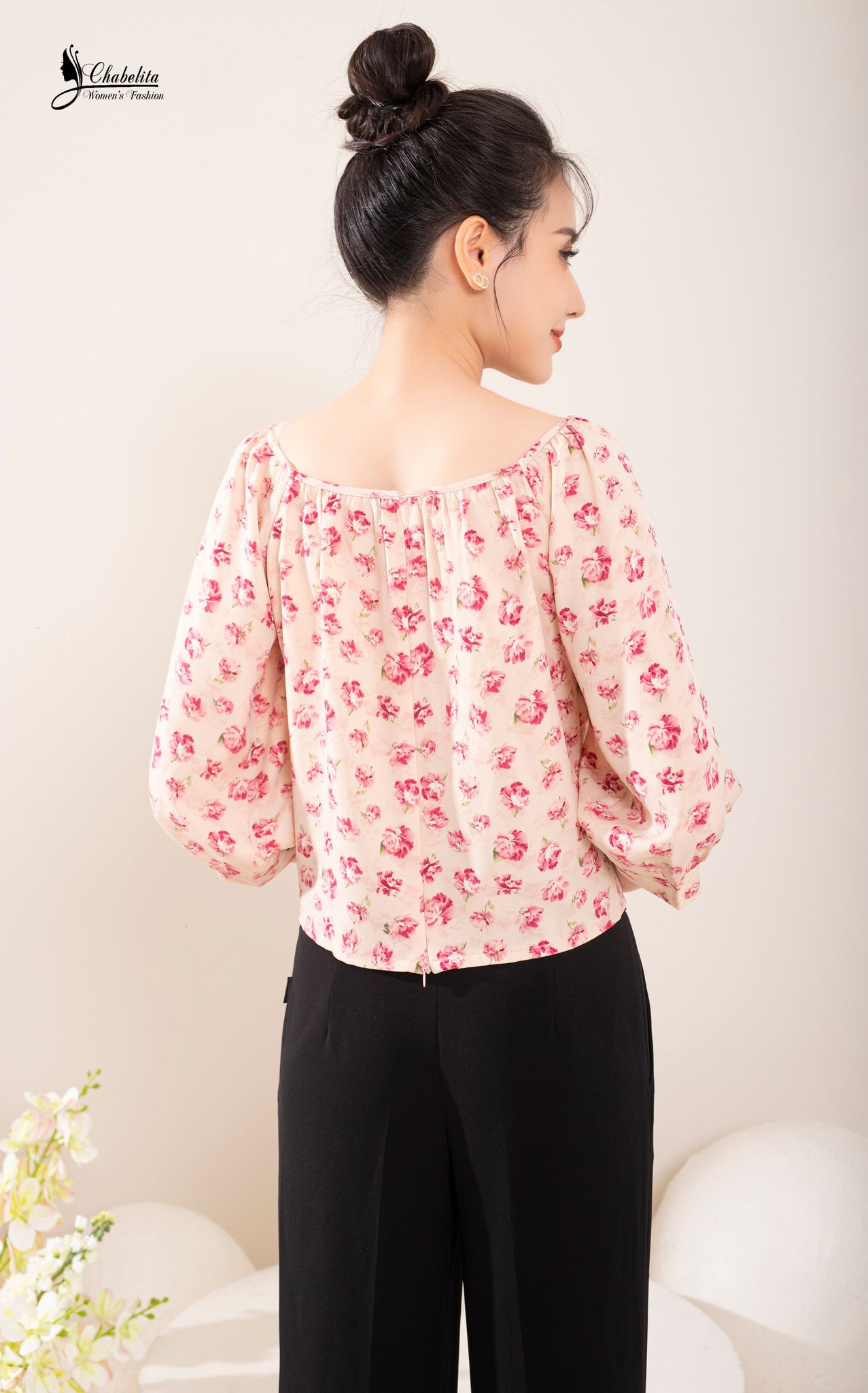 Áo trễ vai tay dài dáng rộng hoa hồng