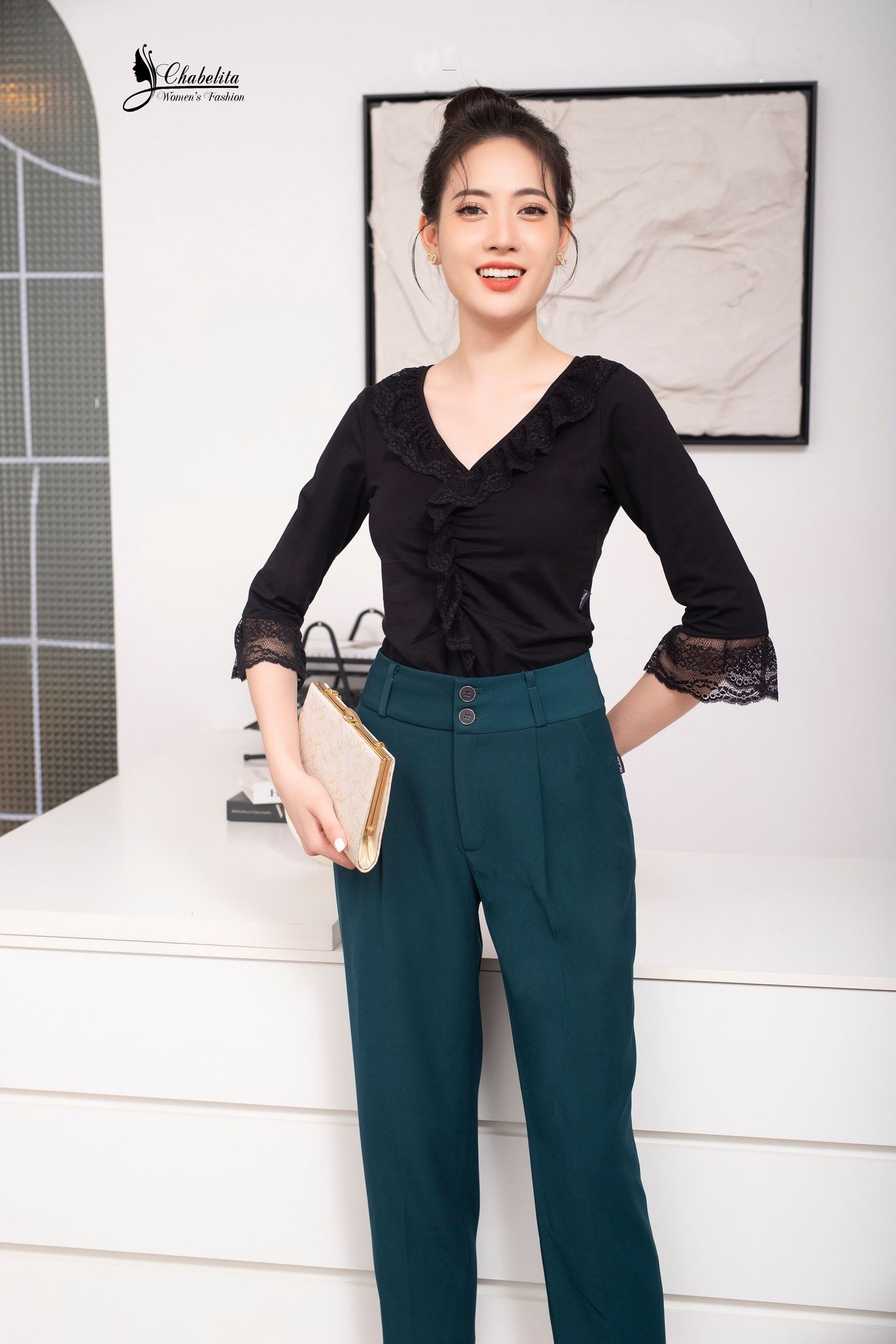 Áo cottong phối ren màu đen