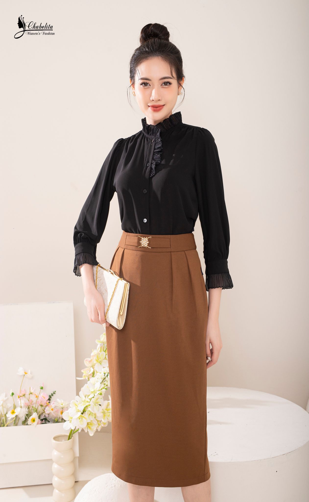 Áo sơ mi phối ren cổ tay màu đen