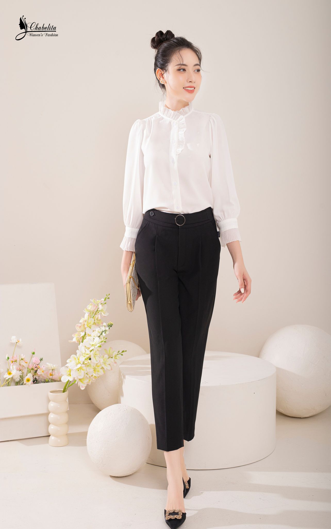 Áo sơ mi phối ren cổ tay màu trắng