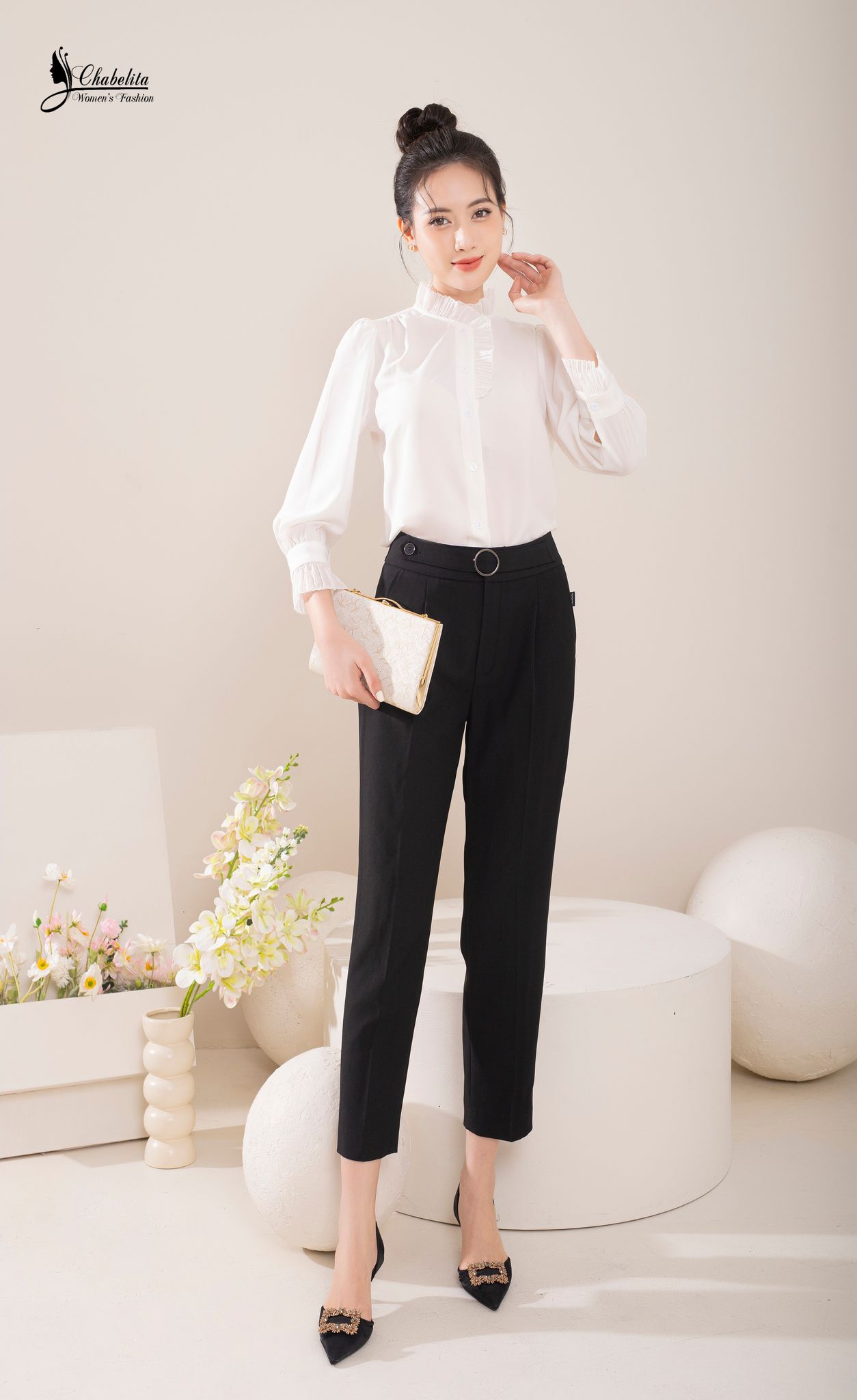 Áo sơ mi phối ren cổ tay màu trắng