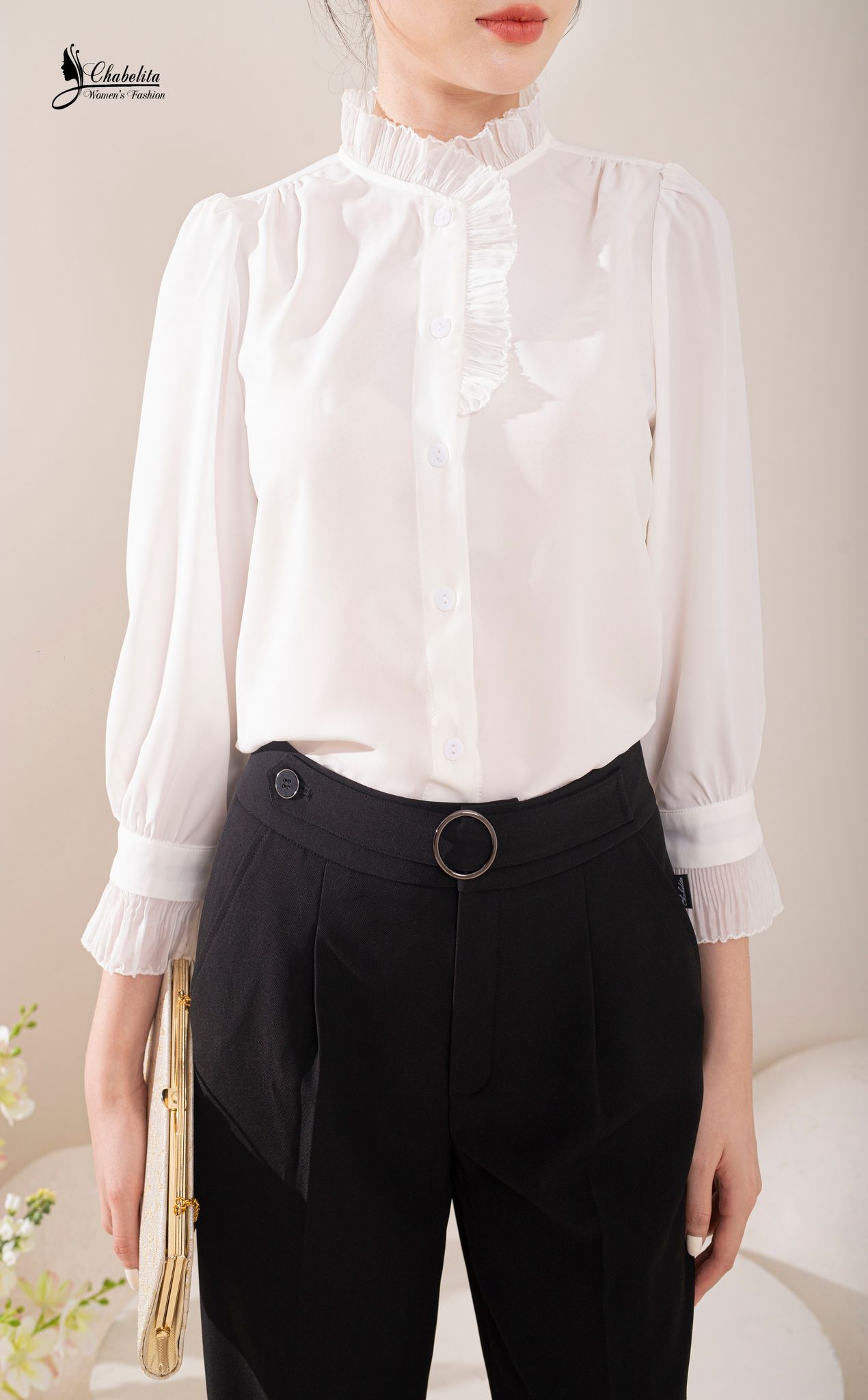 Áo sơ mi phối ren cổ tay màu trắng