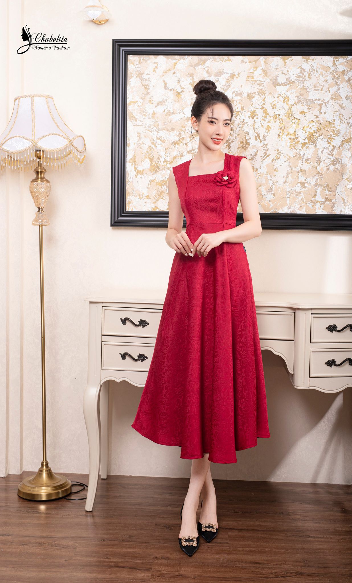 Đầm sát nách cổ vuông màu đỏ