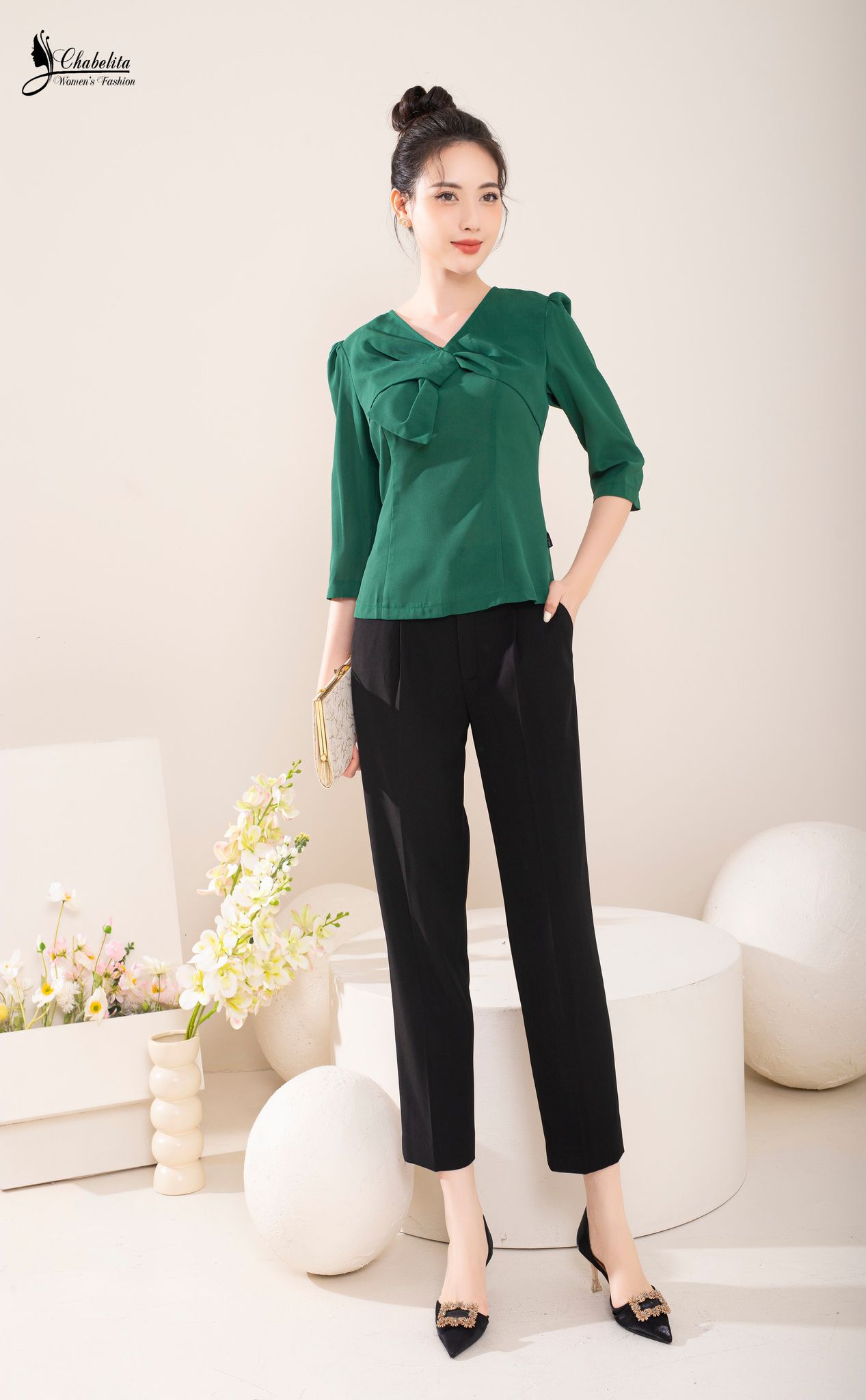 Áo cổ tim cách điệu màu xanh