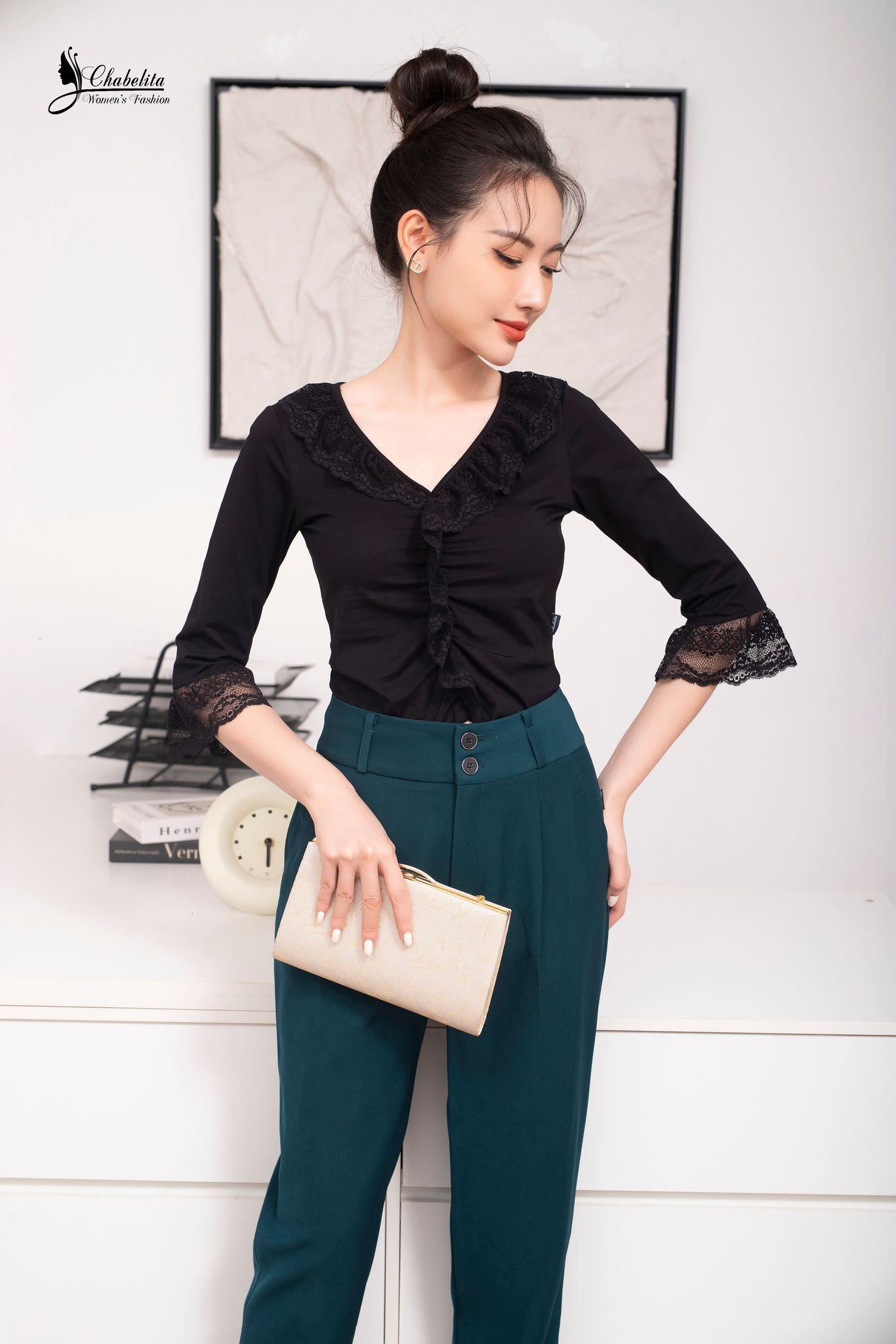 Áo cottong phối ren màu đen