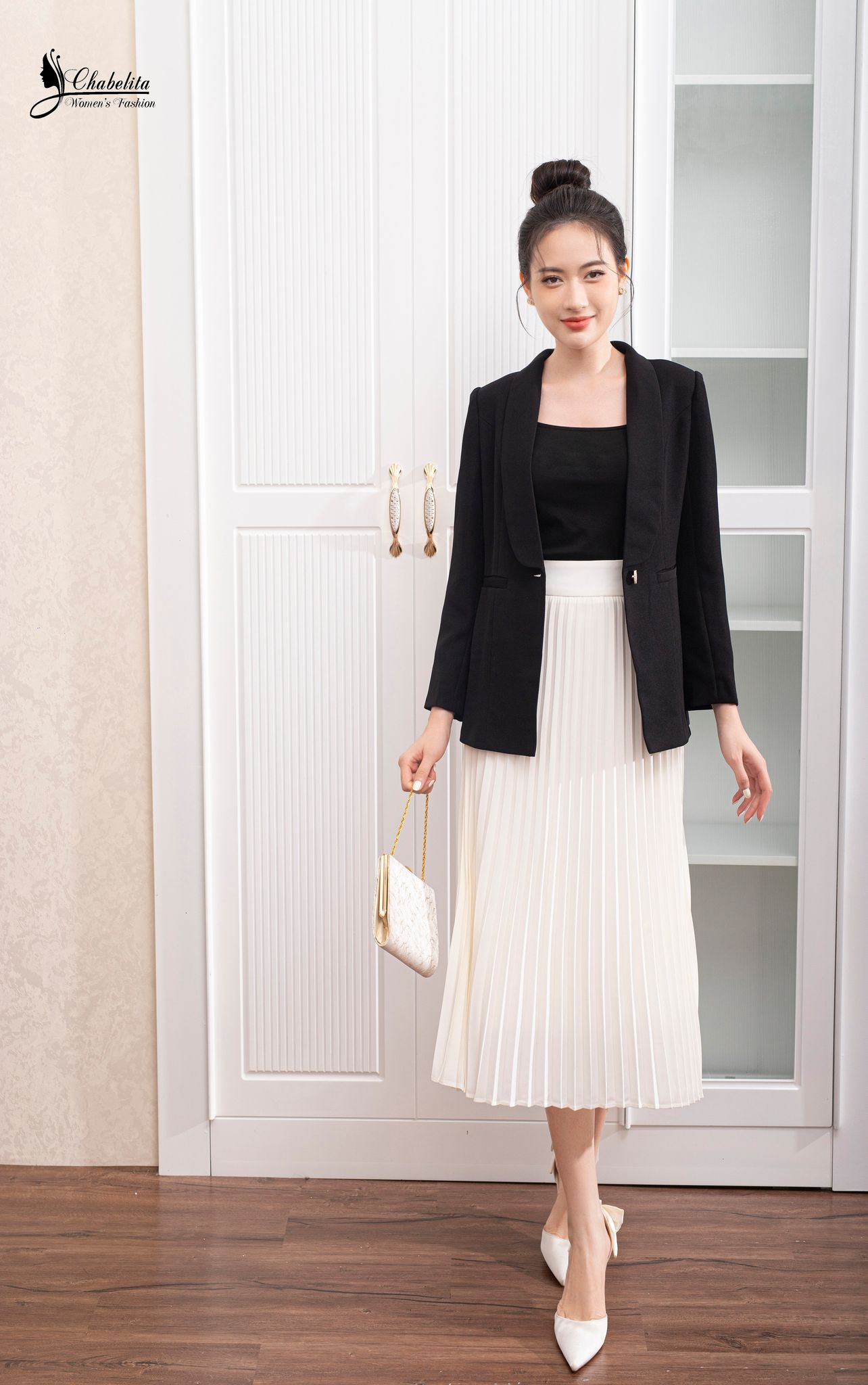 Chân váy dập ly dẻ quạt màu trắng