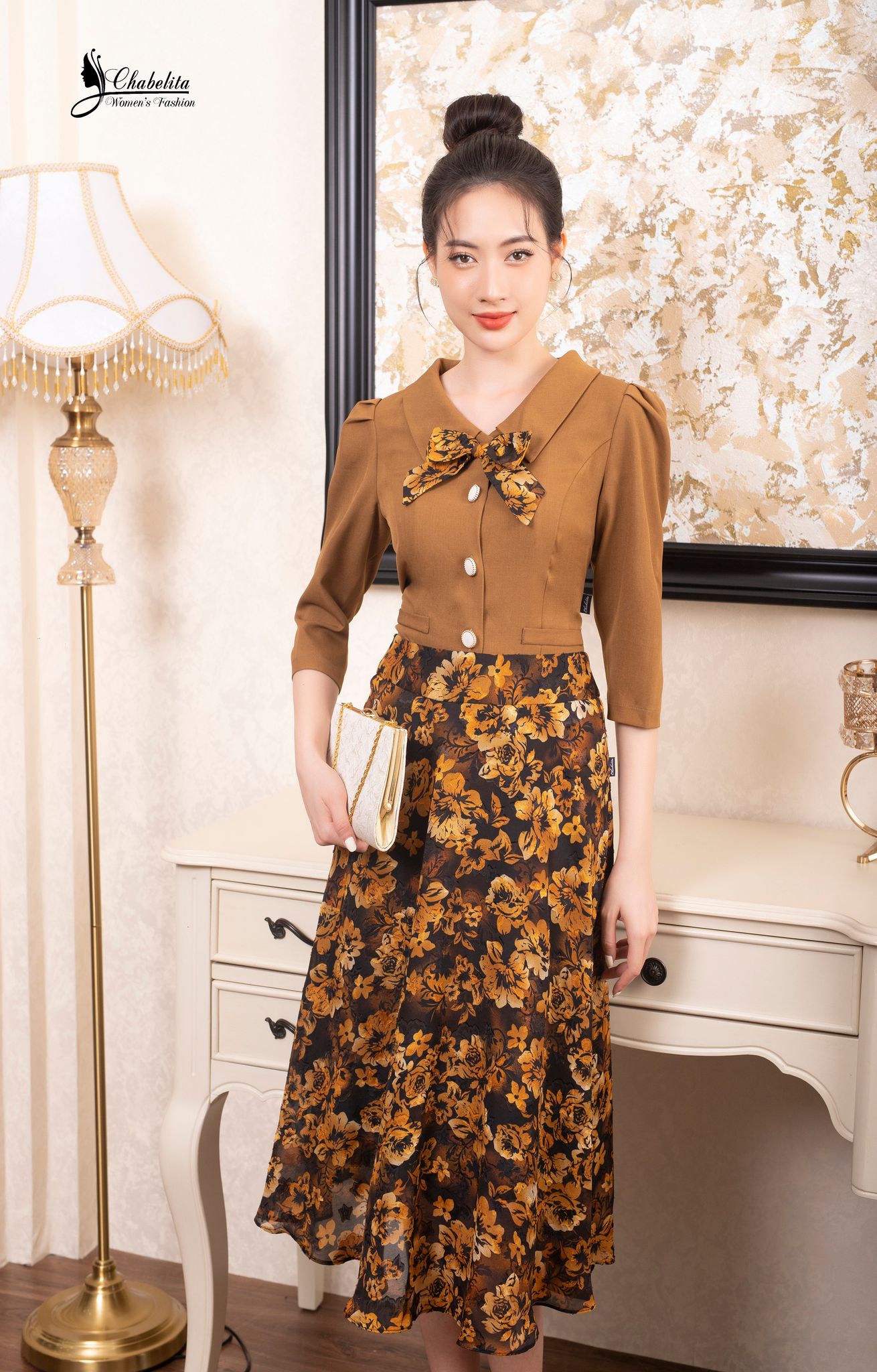 Chân váy hoa hồng màu nâu