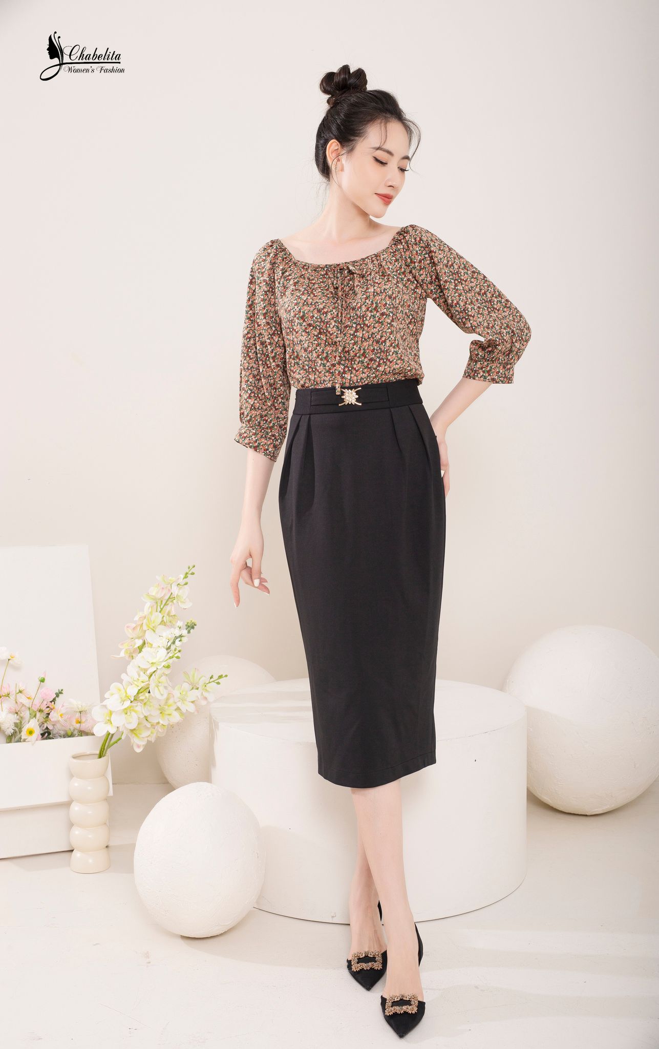 Áo trễ vai tay dài dáng rộng hoa nhí