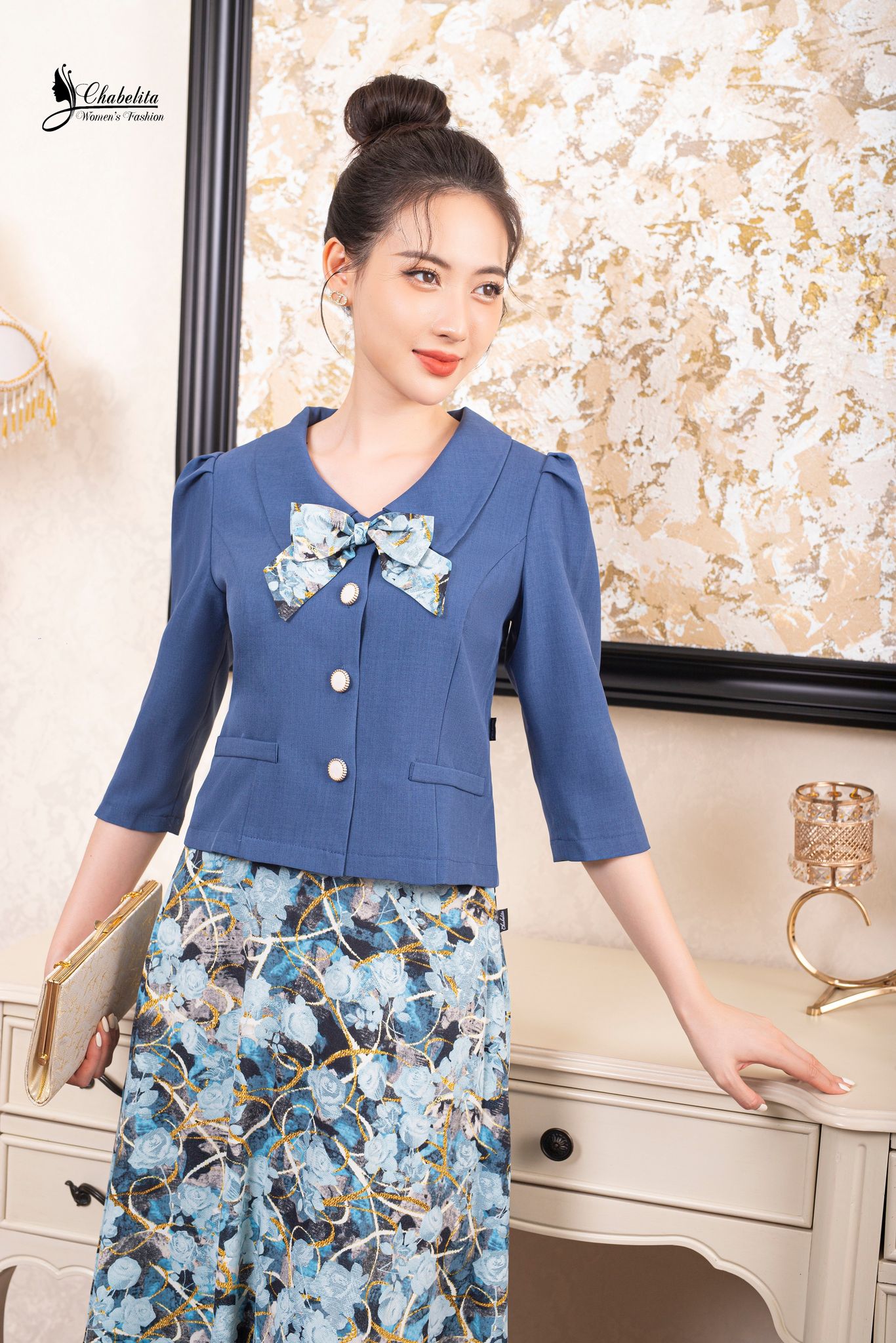 Áo ký giả nơ ngực màu xanh