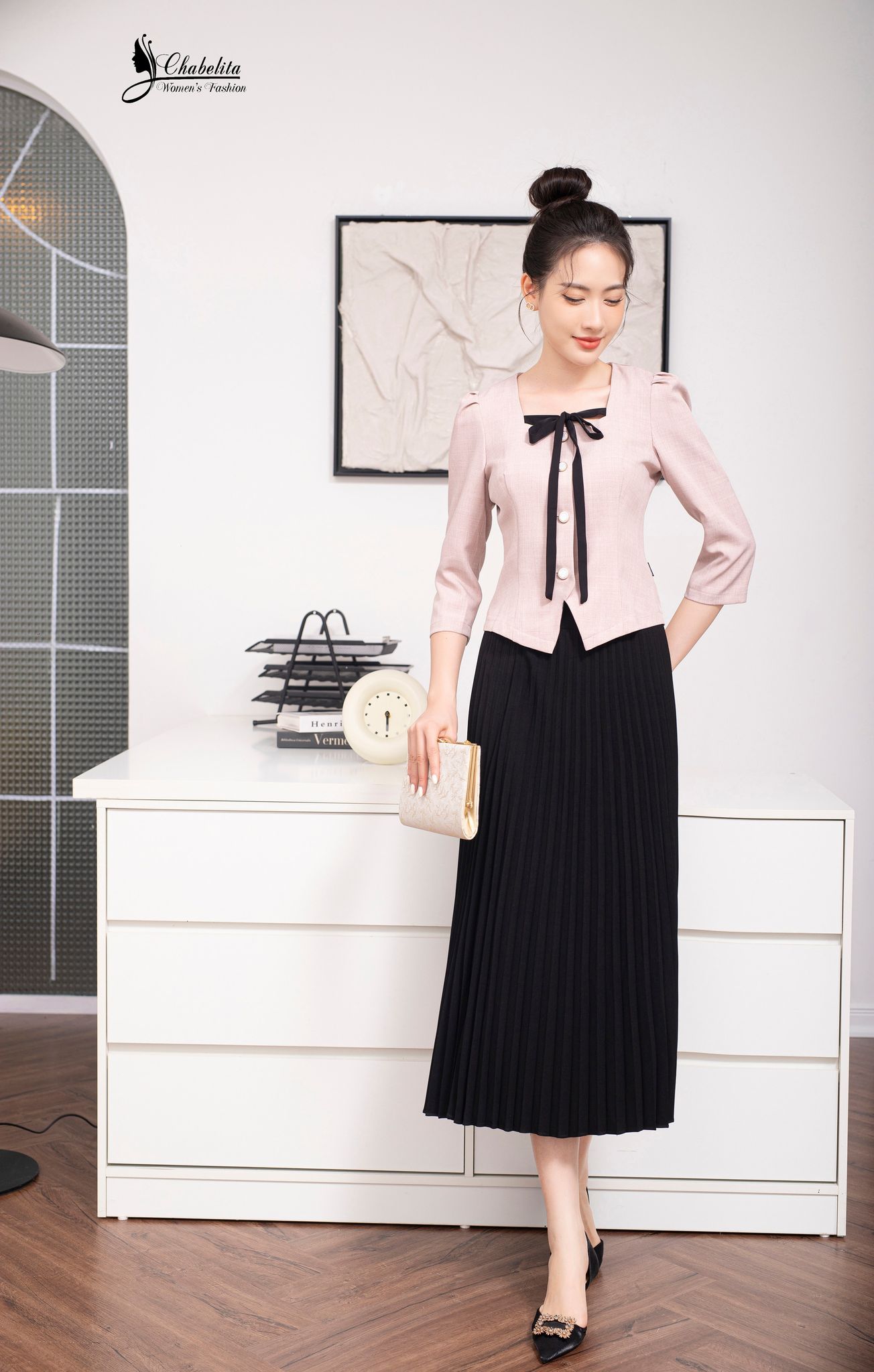 Sơ mi cổ vuông thắt nơ ngực màu hồng