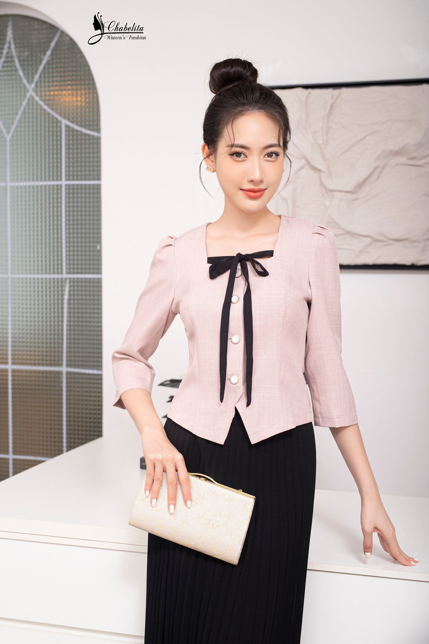 Sơ mi cổ vuông thắt nơ ngực màu hồng