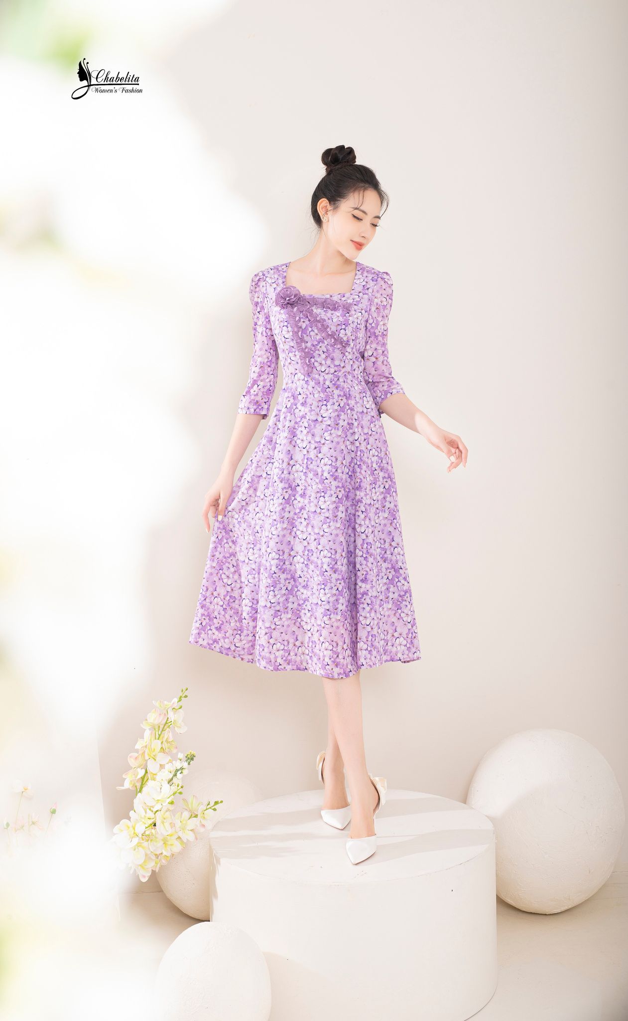 Đầm hoa ngực cách điệu màu tím