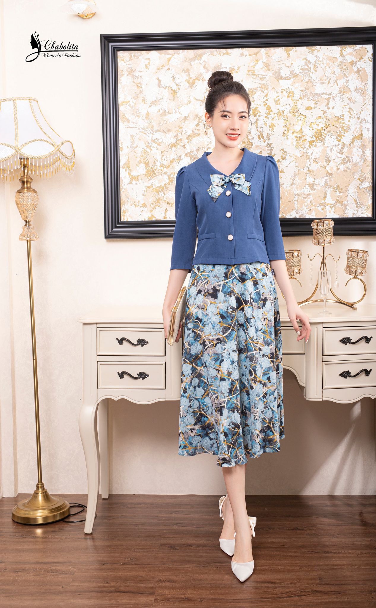 Áo ký giả nơ ngực màu xanh