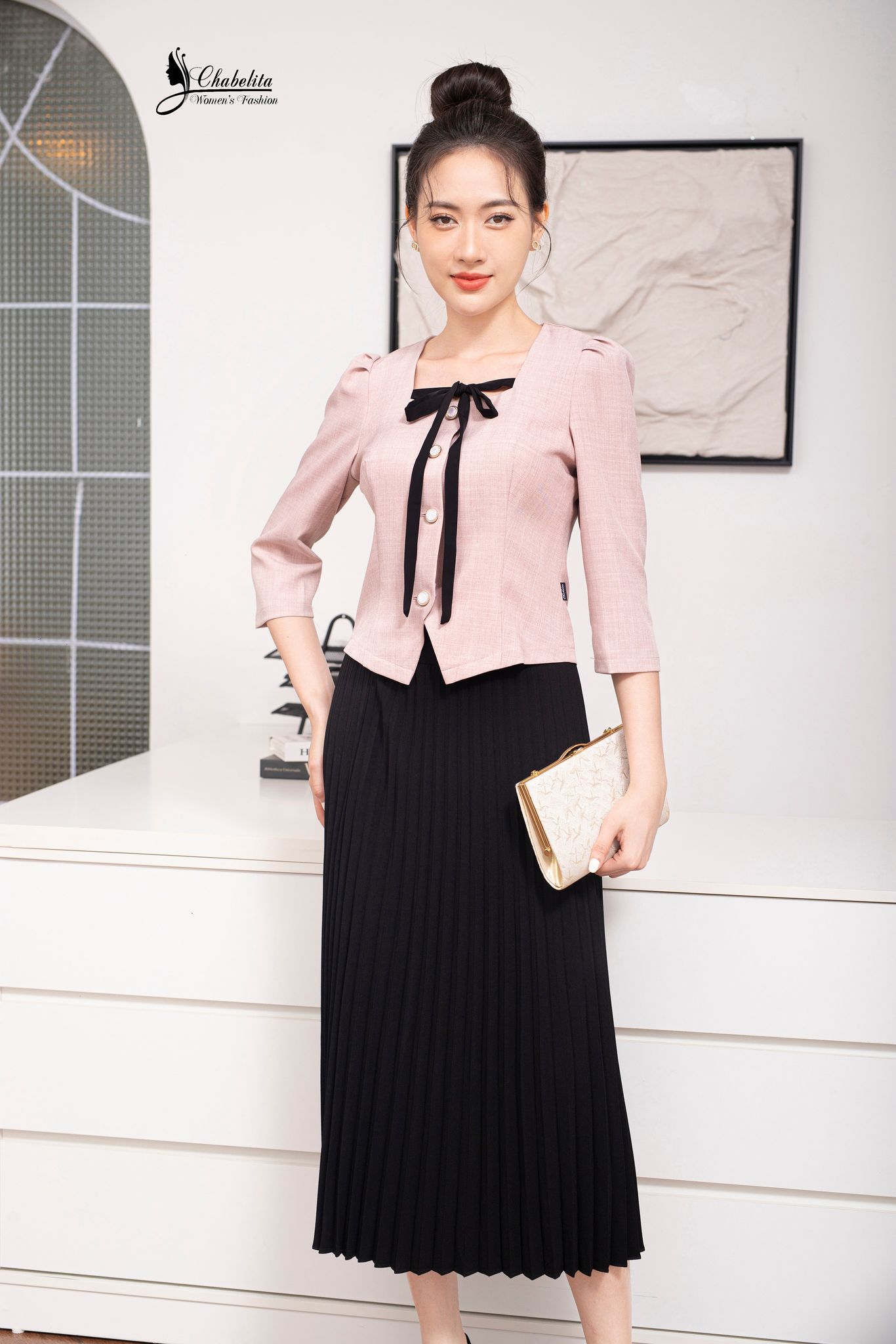 Sơ mi cổ vuông thắt nơ ngực màu hồng