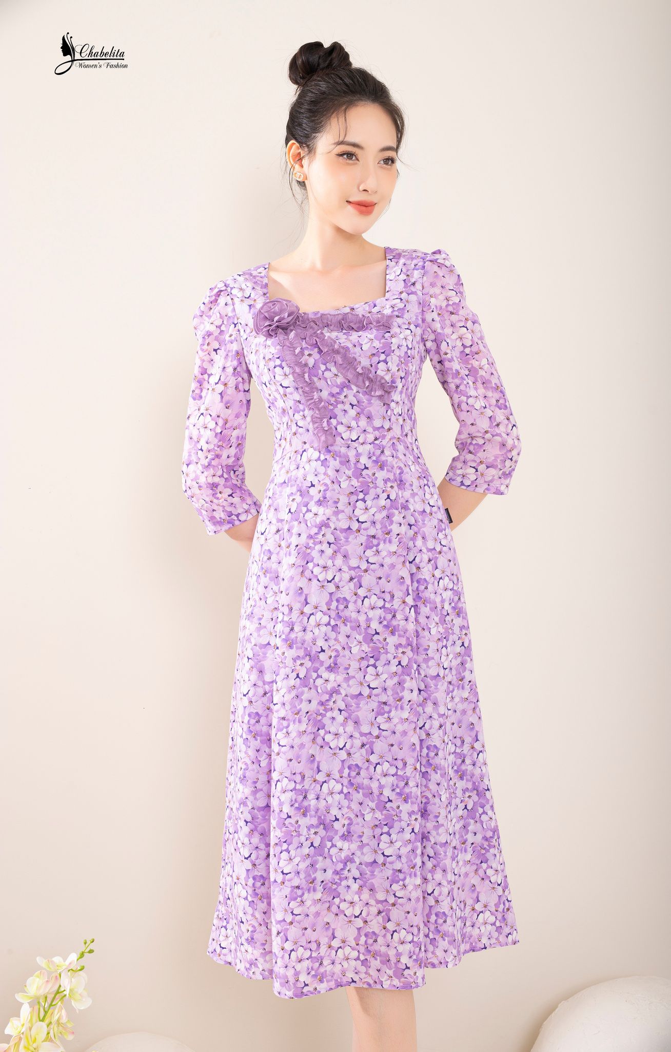 Đầm hoa ngực cách điệu màu tím