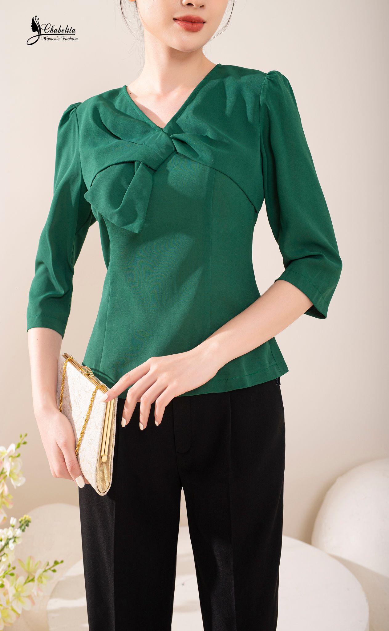 Áo cổ tim cách điệu màu xanh