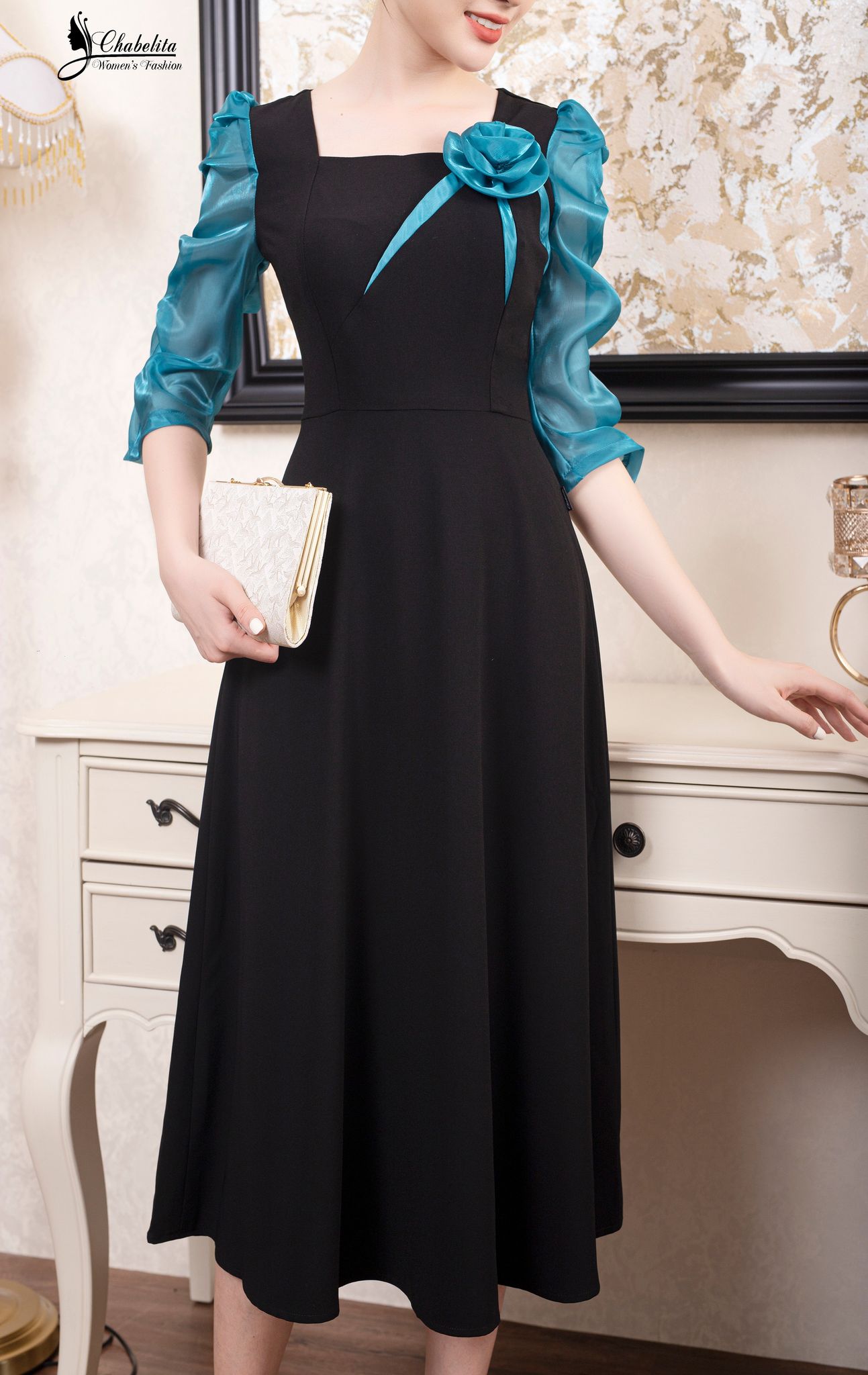 Đầm phối tay hoa ngực màu xanh