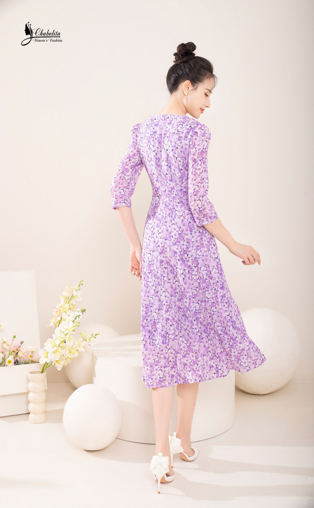 Đầm hoa ngực cách điệu màu tím