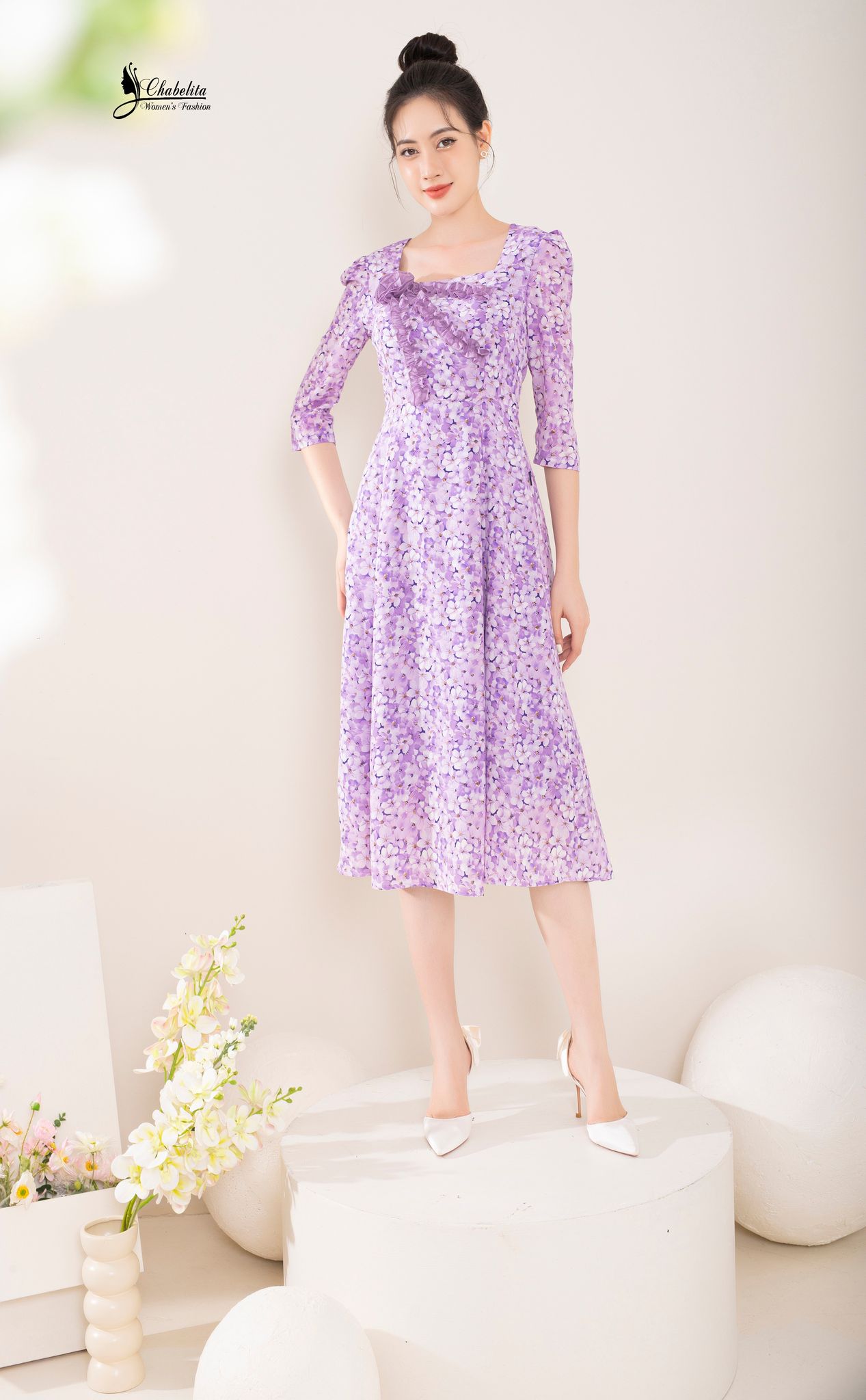 Đầm hoa ngực cách điệu màu tím
