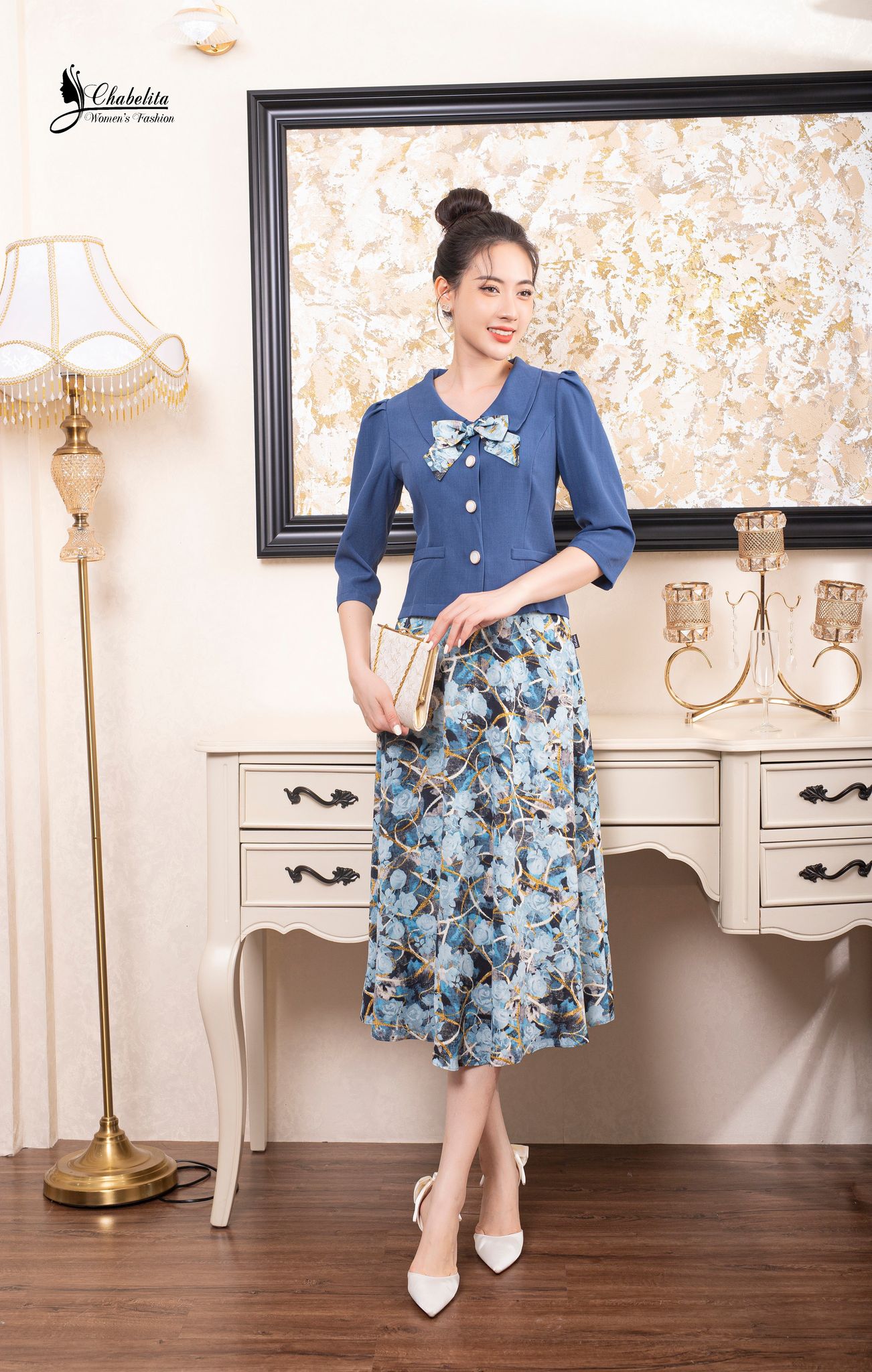 Áo ký giả nơ ngực màu xanh