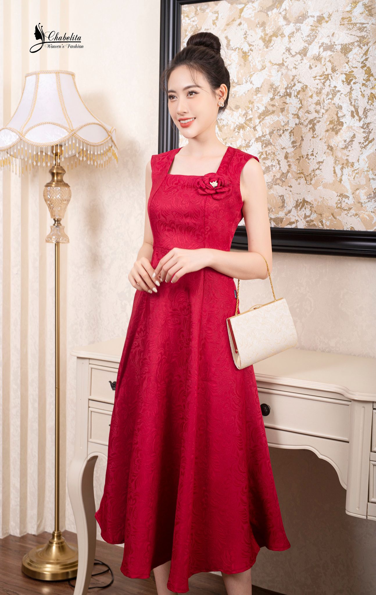 Đầm sát nách cổ vuông màu đỏ