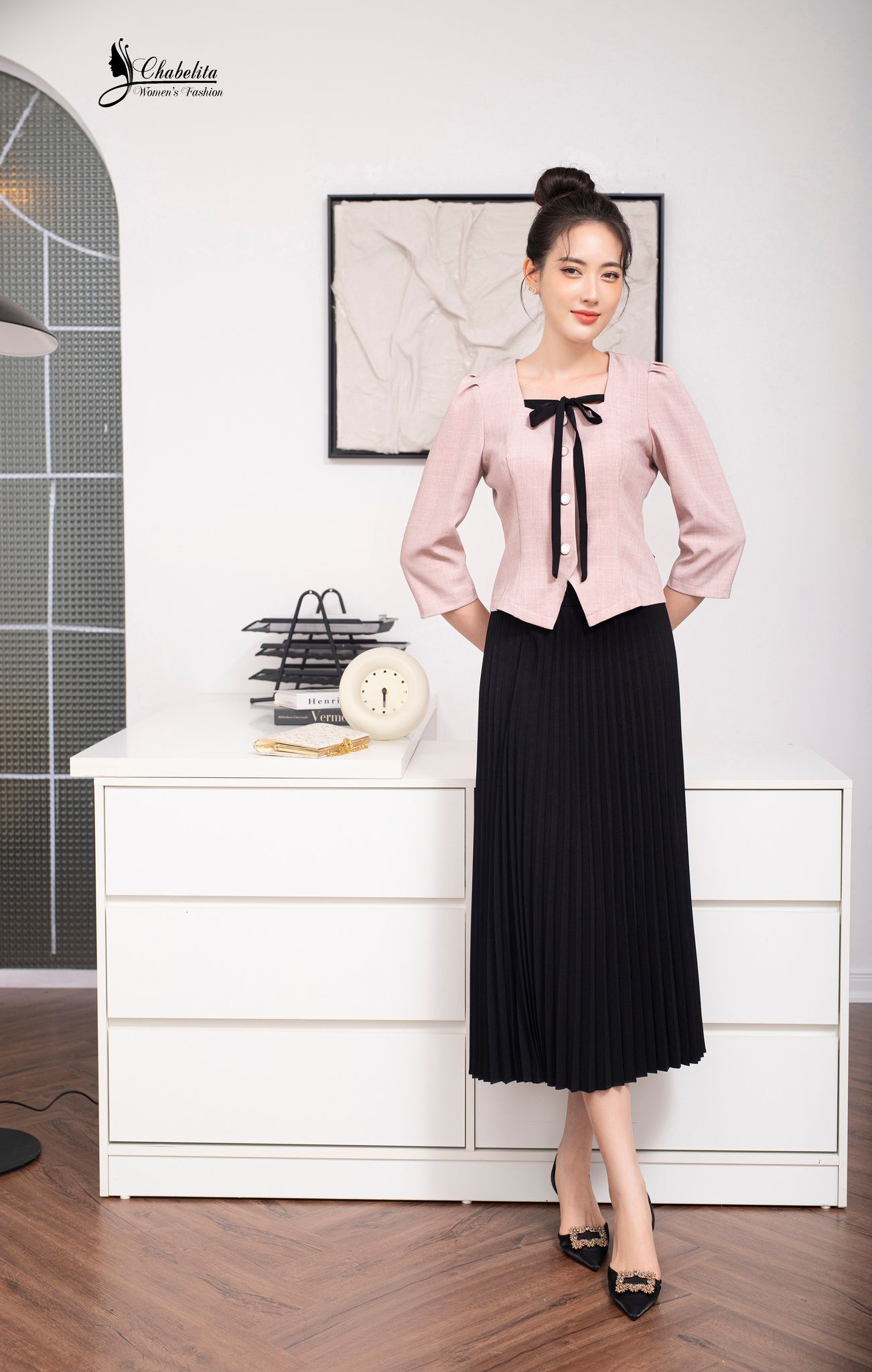 Sơ mi cổ vuông thắt nơ ngực màu hồng