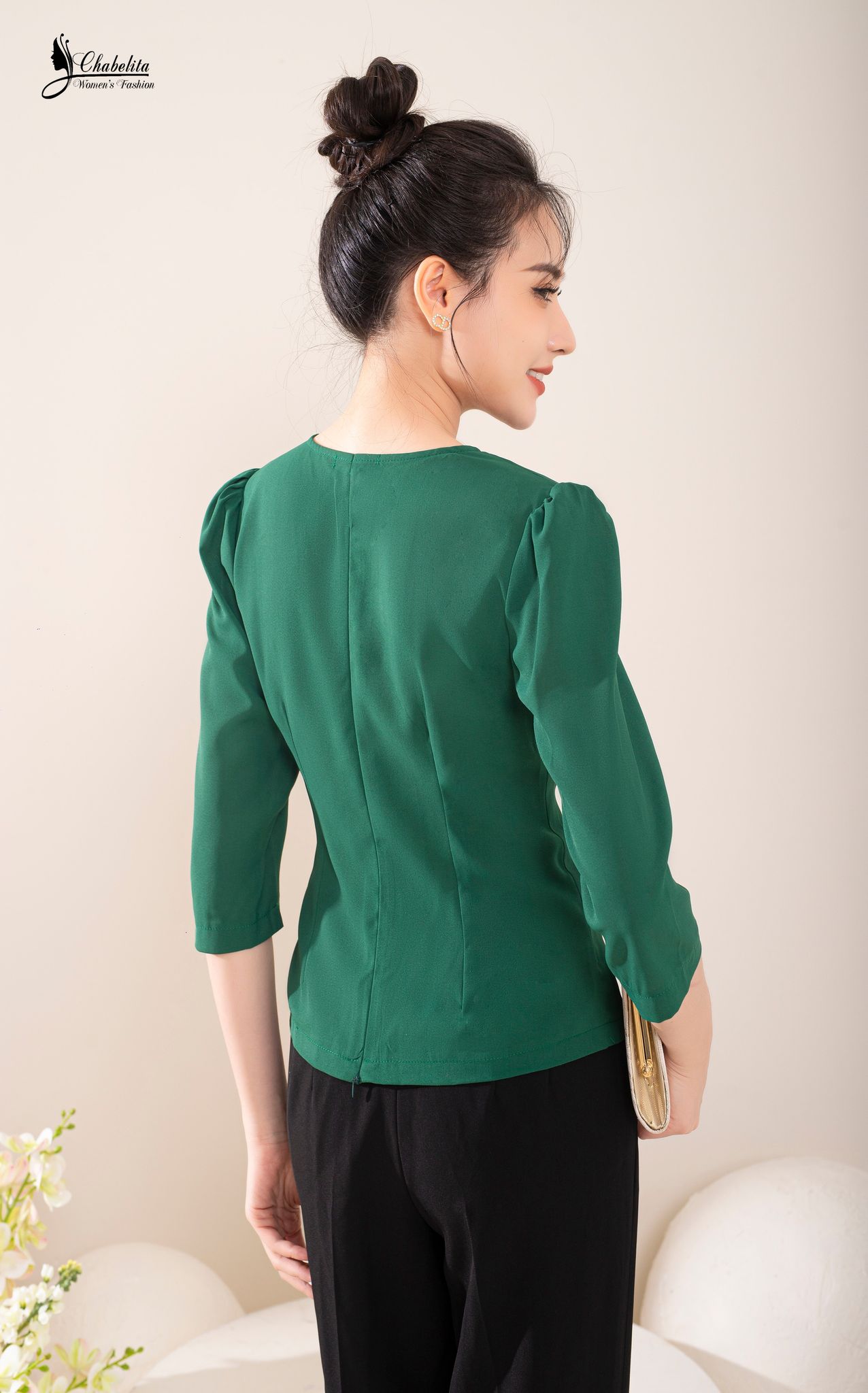 Áo cổ tim cách điệu màu xanh