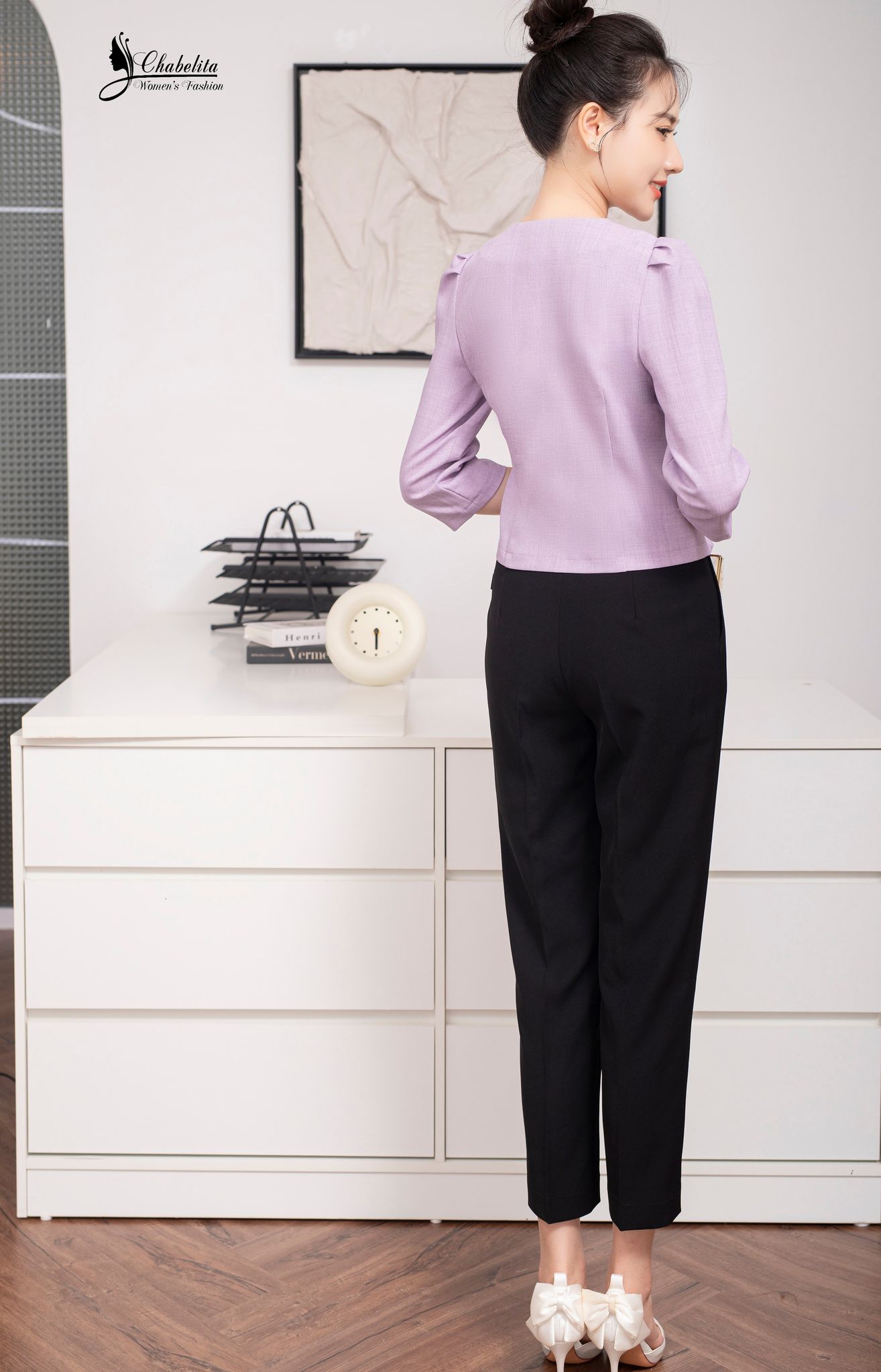 Sơ mi cổ vuông thắt nơ ngực màu tím