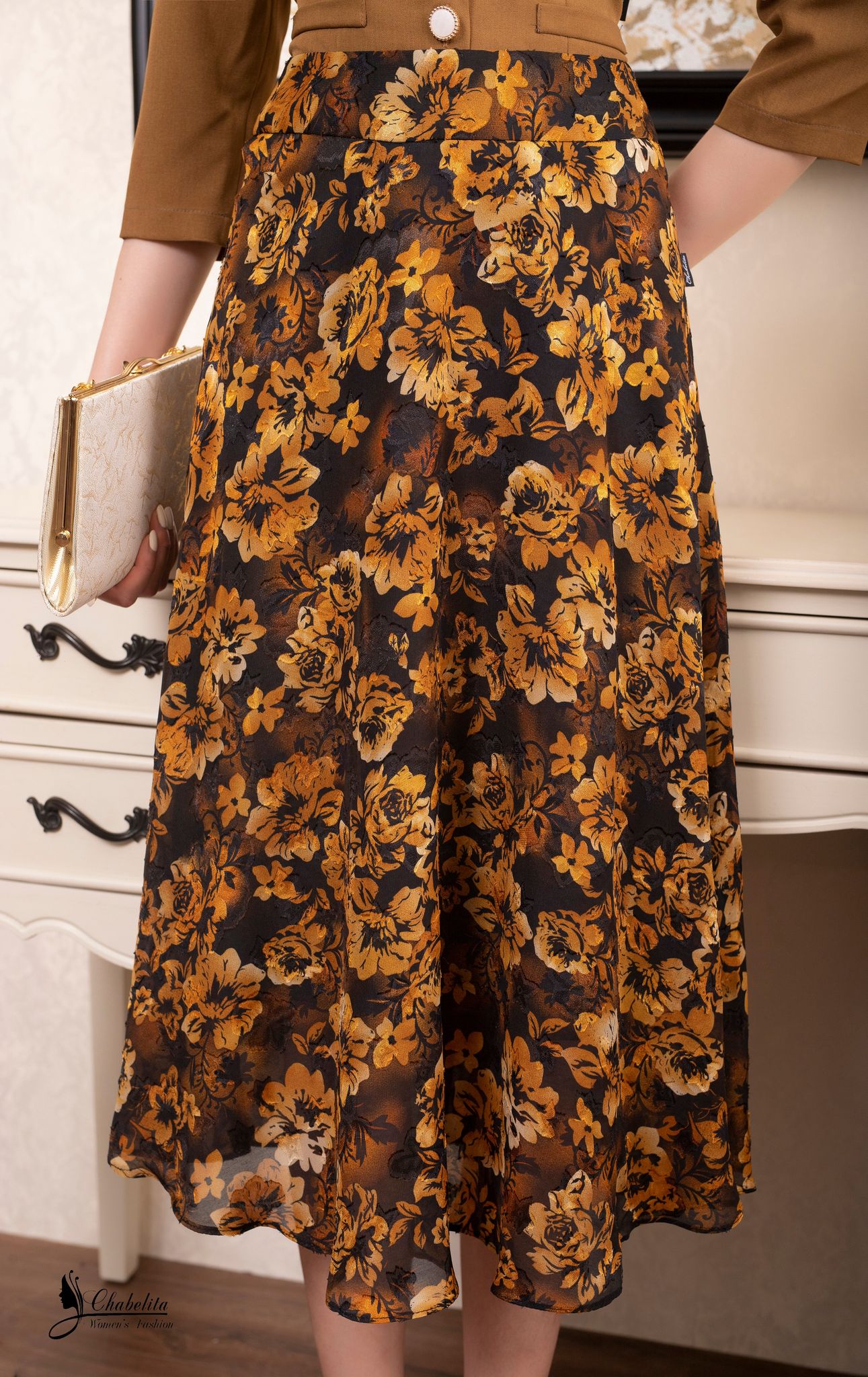 Chân váy hoa hồng màu nâu