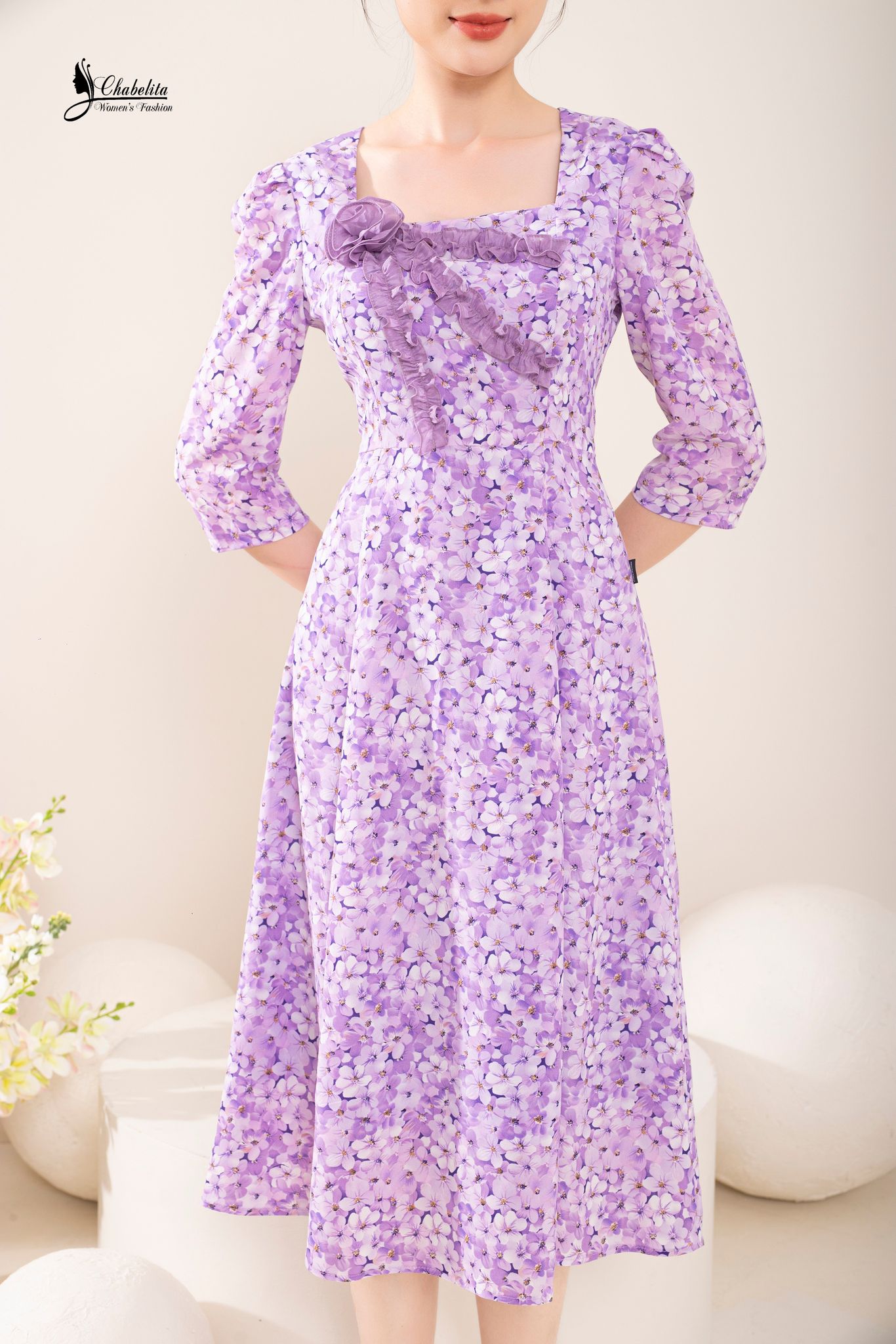 Đầm hoa ngực cách điệu màu tím