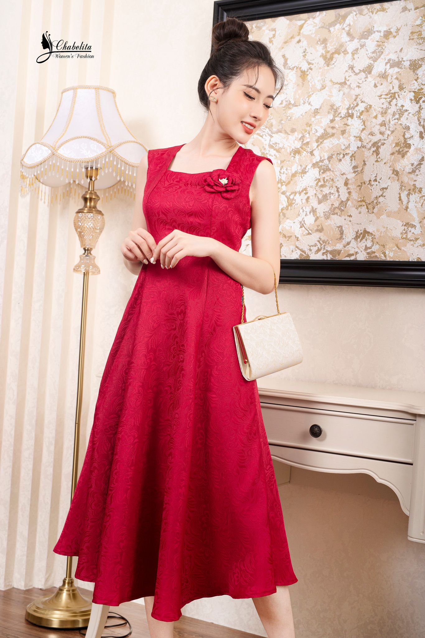 Đầm sát nách cổ vuông màu đỏ