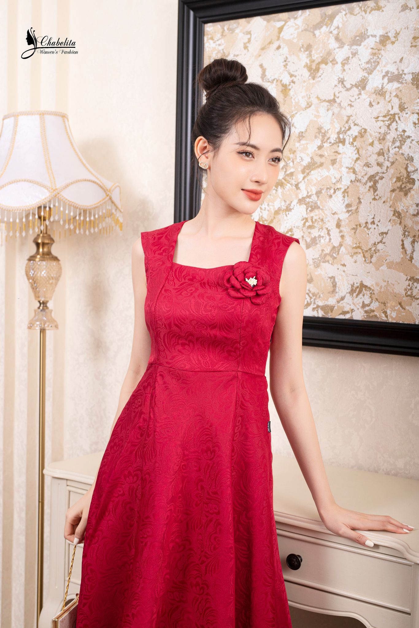 Đầm sát nách cổ vuông màu đỏ