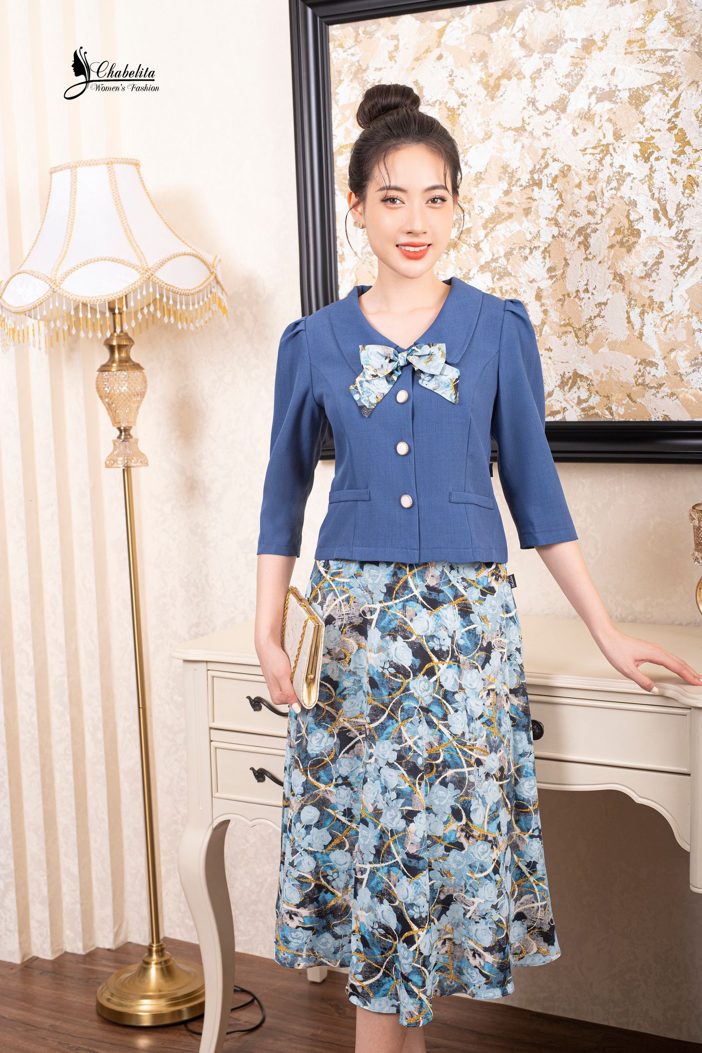 Áo ký giả nơ ngực màu xanh