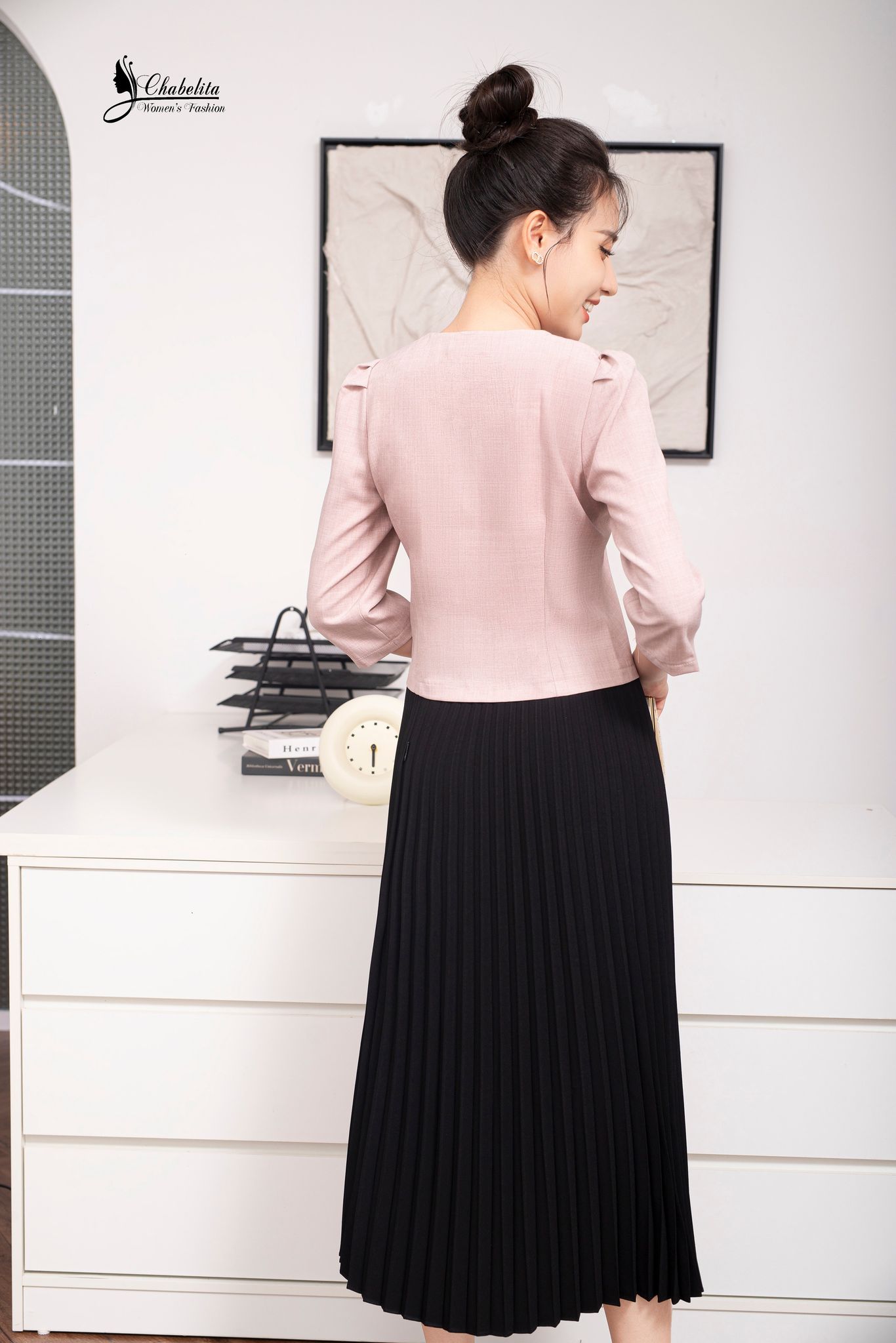 Sơ mi cổ vuông thắt nơ ngực màu hồng