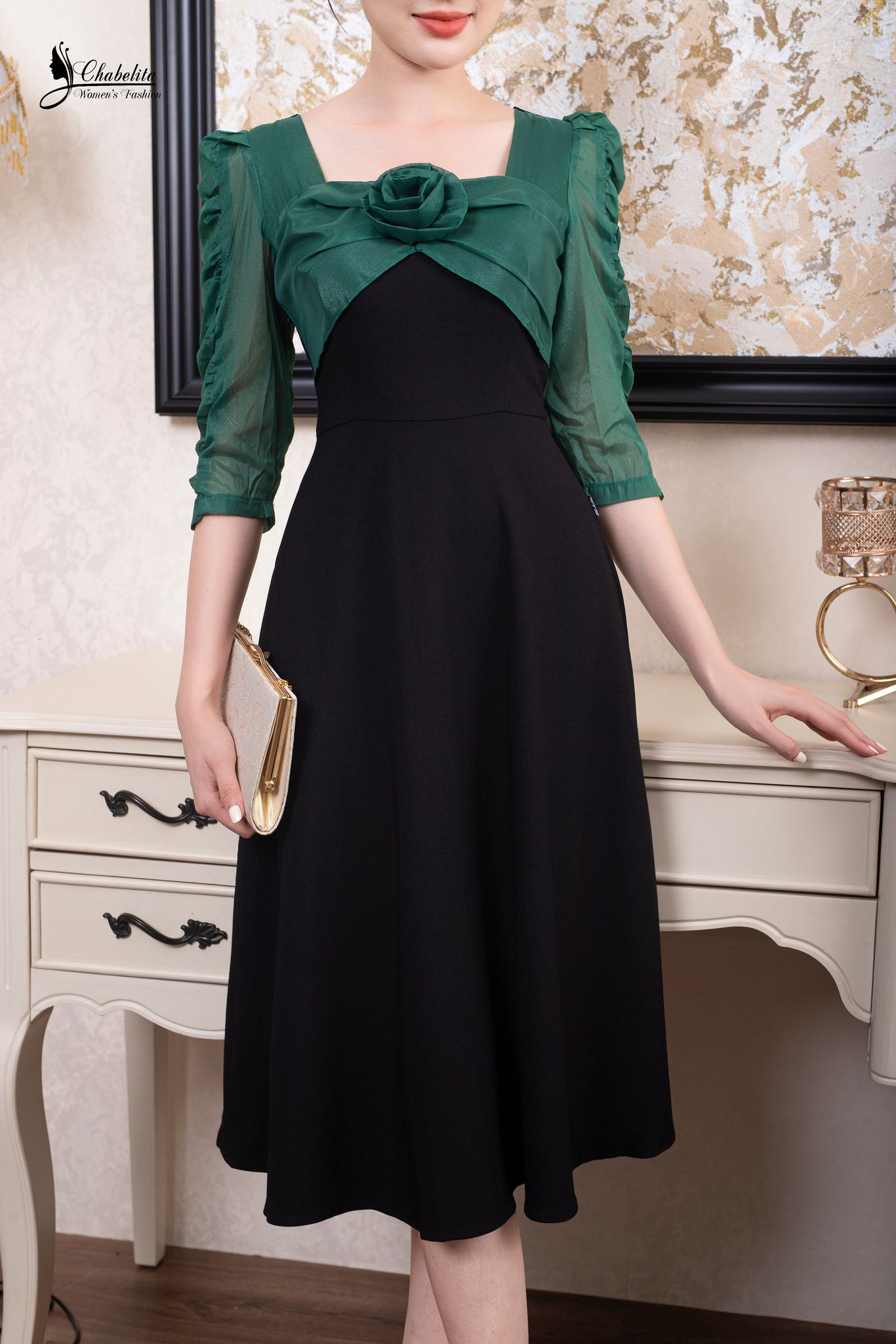 Đầm phối tay ngực hoa màu xanh