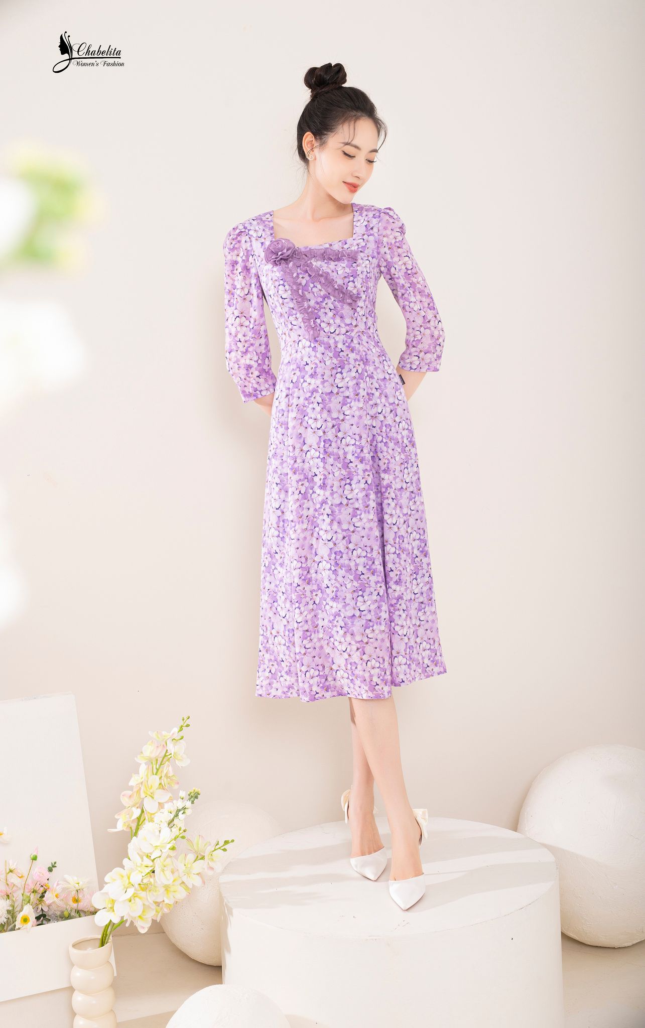 Đầm hoa ngực cách điệu màu tím