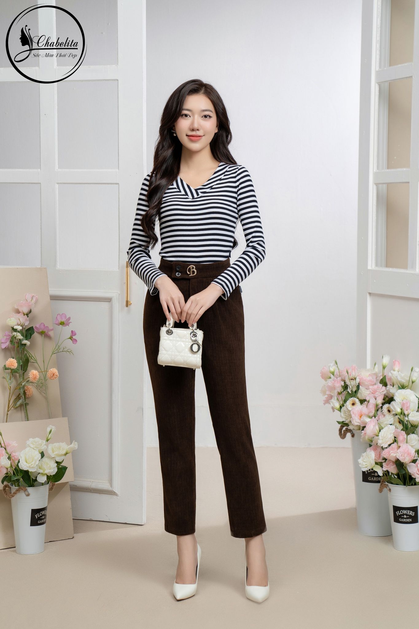 Áo phông cổ tim dài tay kẻ đen