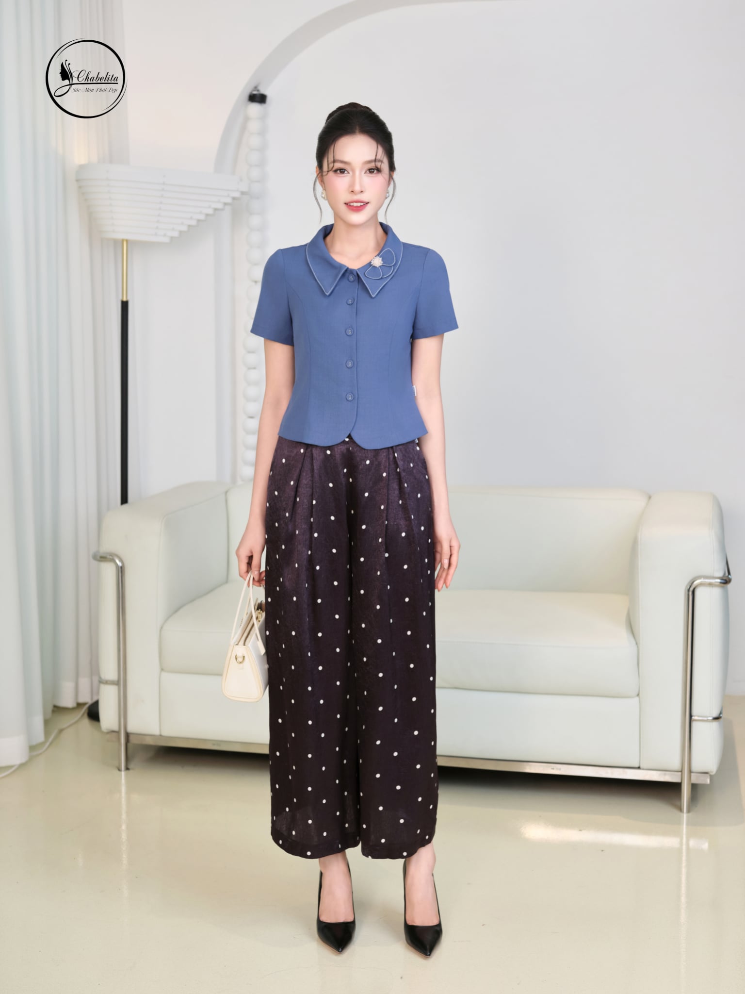 Áo sơ mi cổ sen phối viền màu xanh