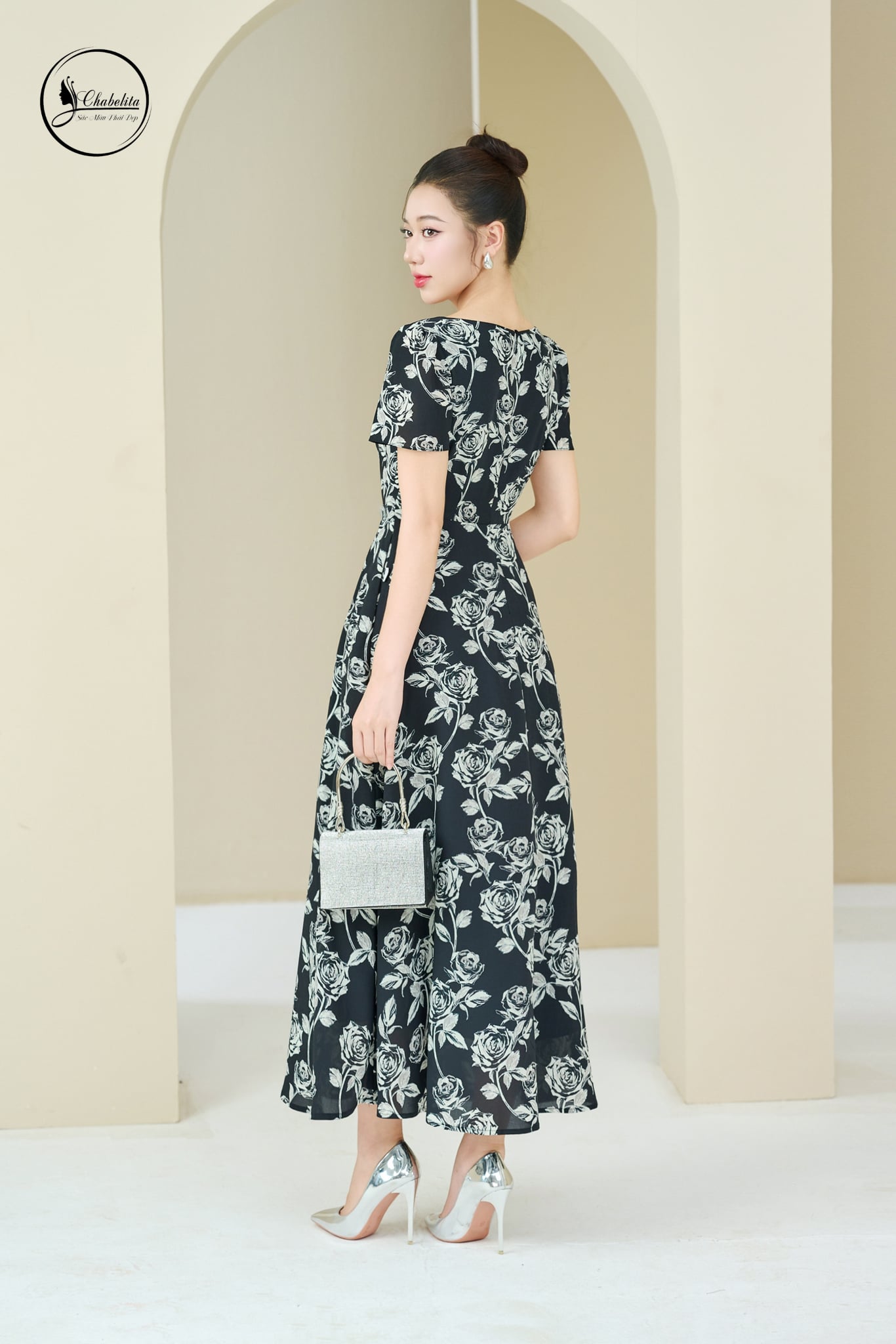 Đầm xòe tay cộc họa tiết hoa đen