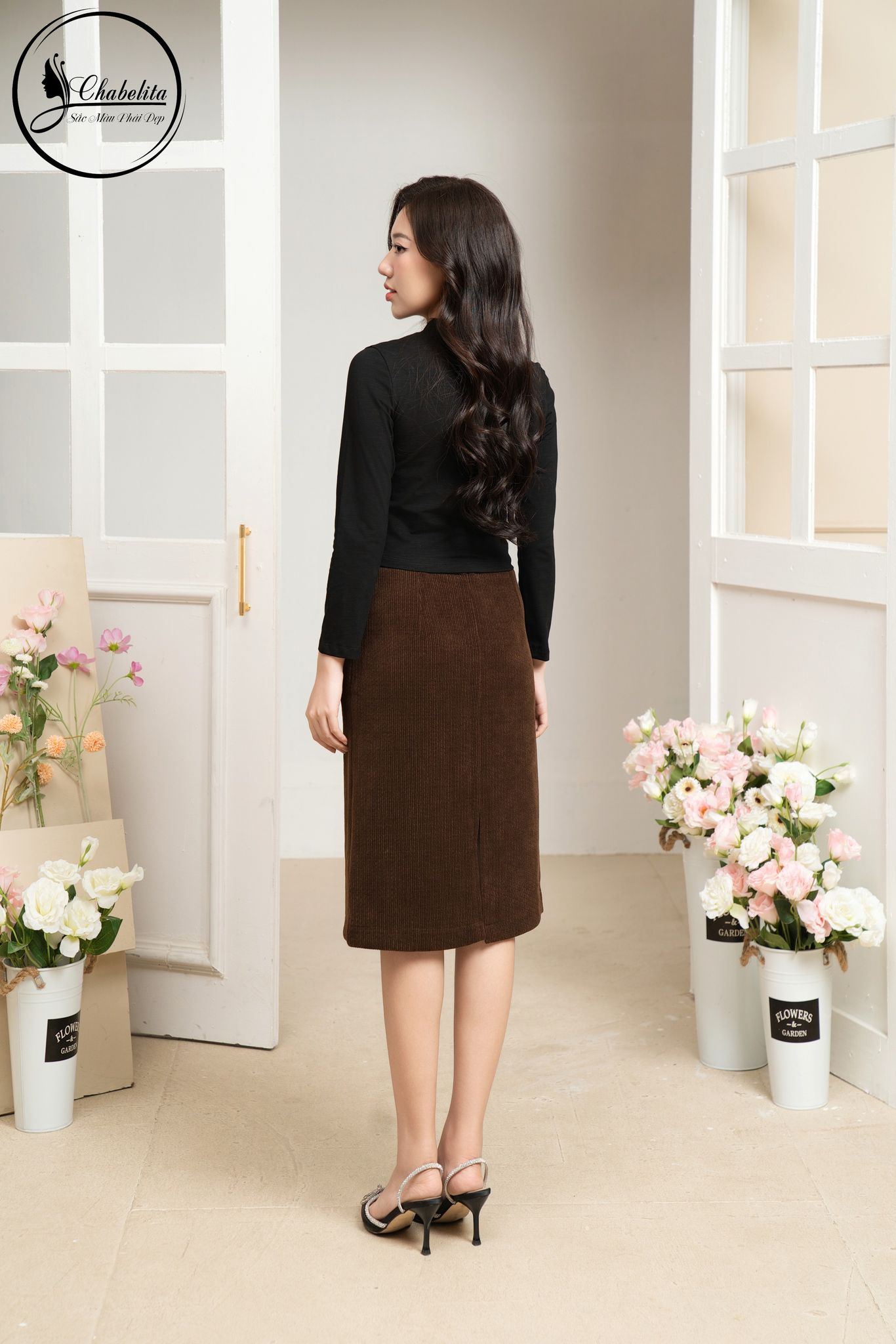 Áo phông dài tay cách điệu màu đen