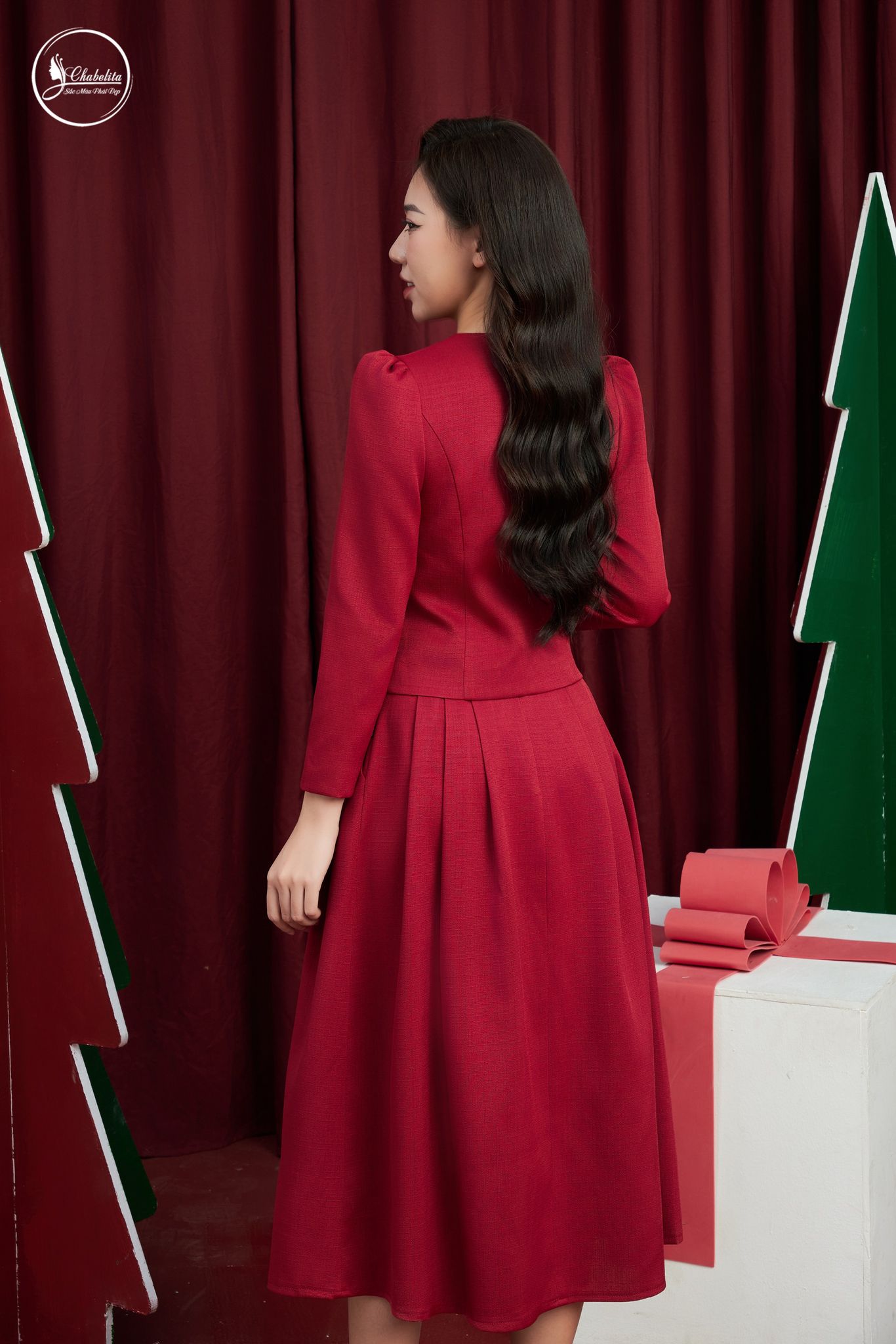 Sét bộ áo ký giả cổ tim kèm chân váy màu đỏ