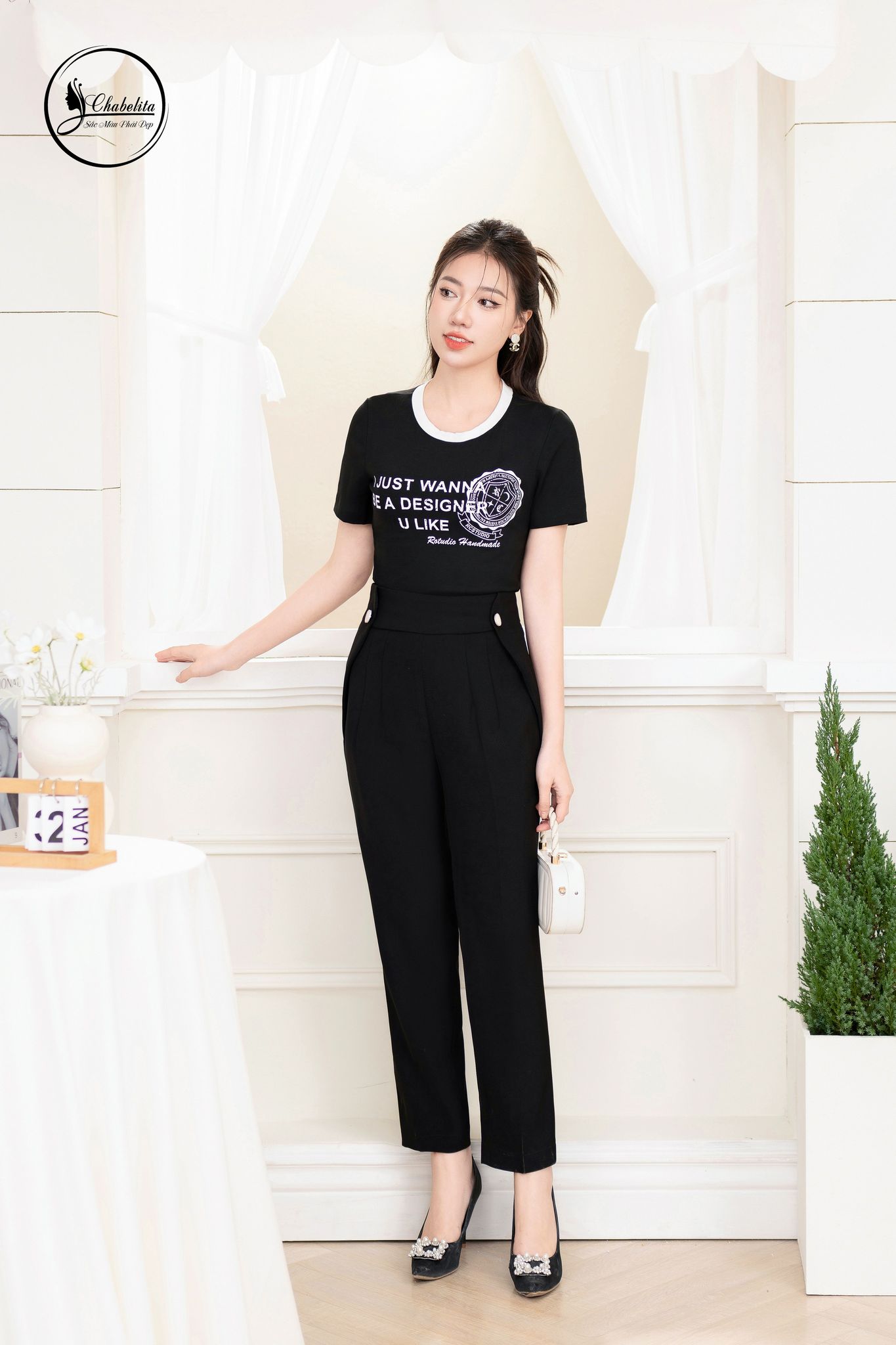 Áo cotton phối cổ màu đen