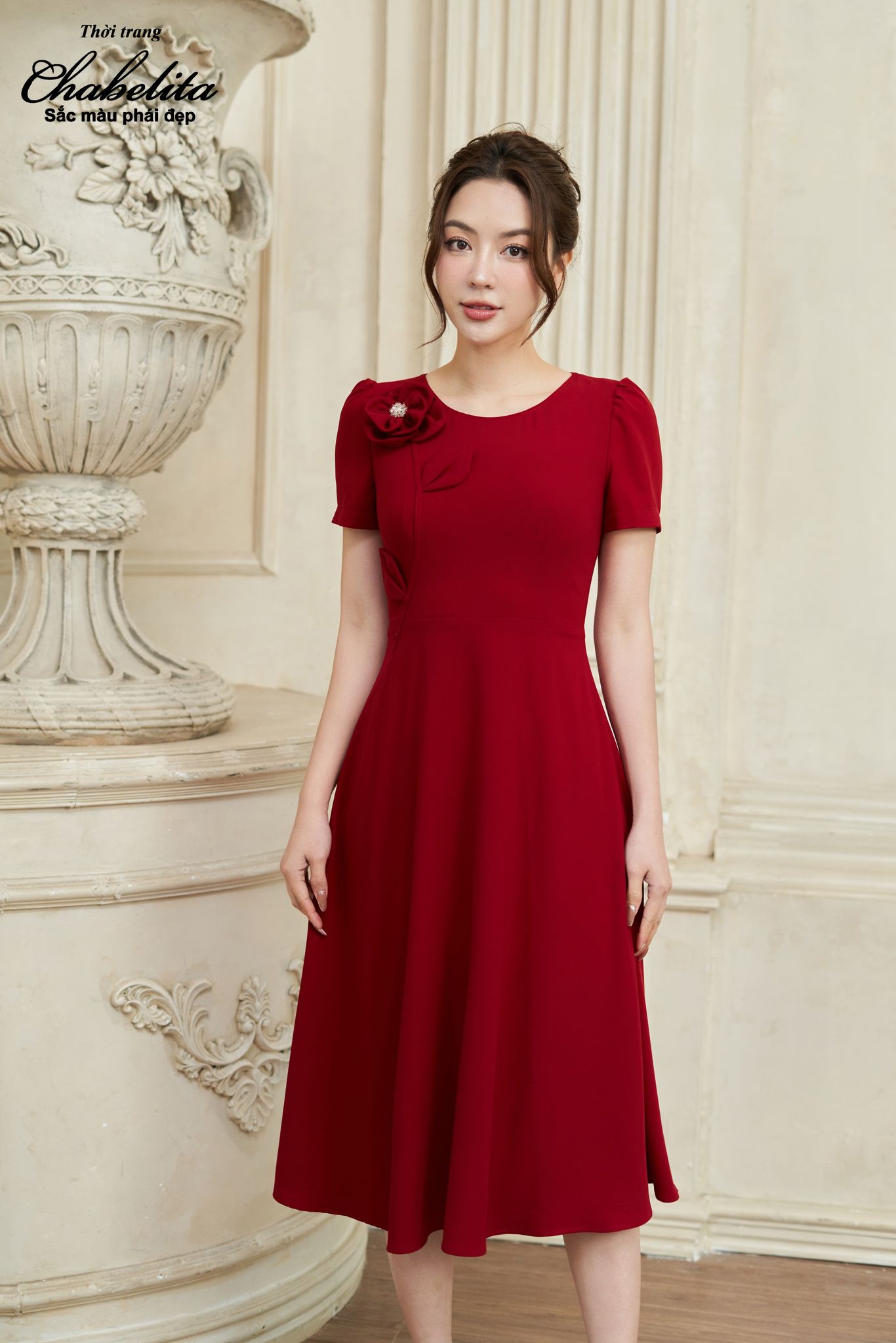 Đầm xòe cổ tròn đính hoa màu đỏ