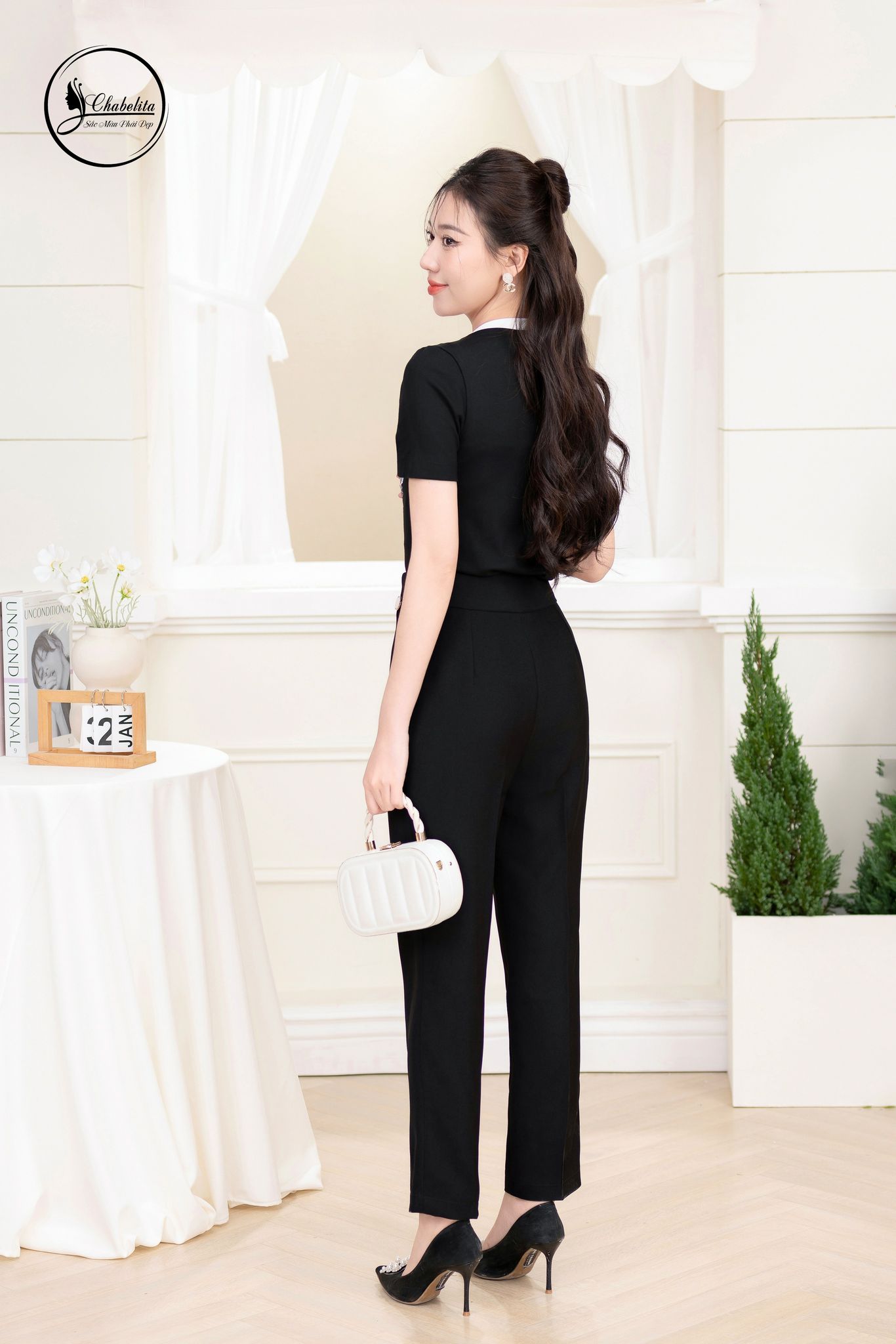 Áo cotton phối cổ màu đen